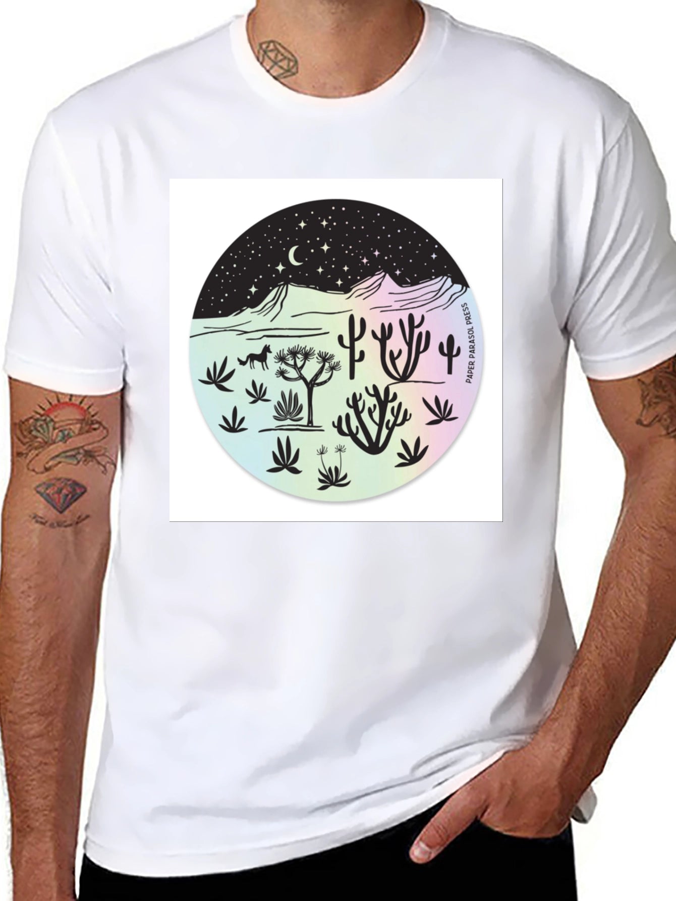 Camiseta Negra Diseño Desierto Nocturno