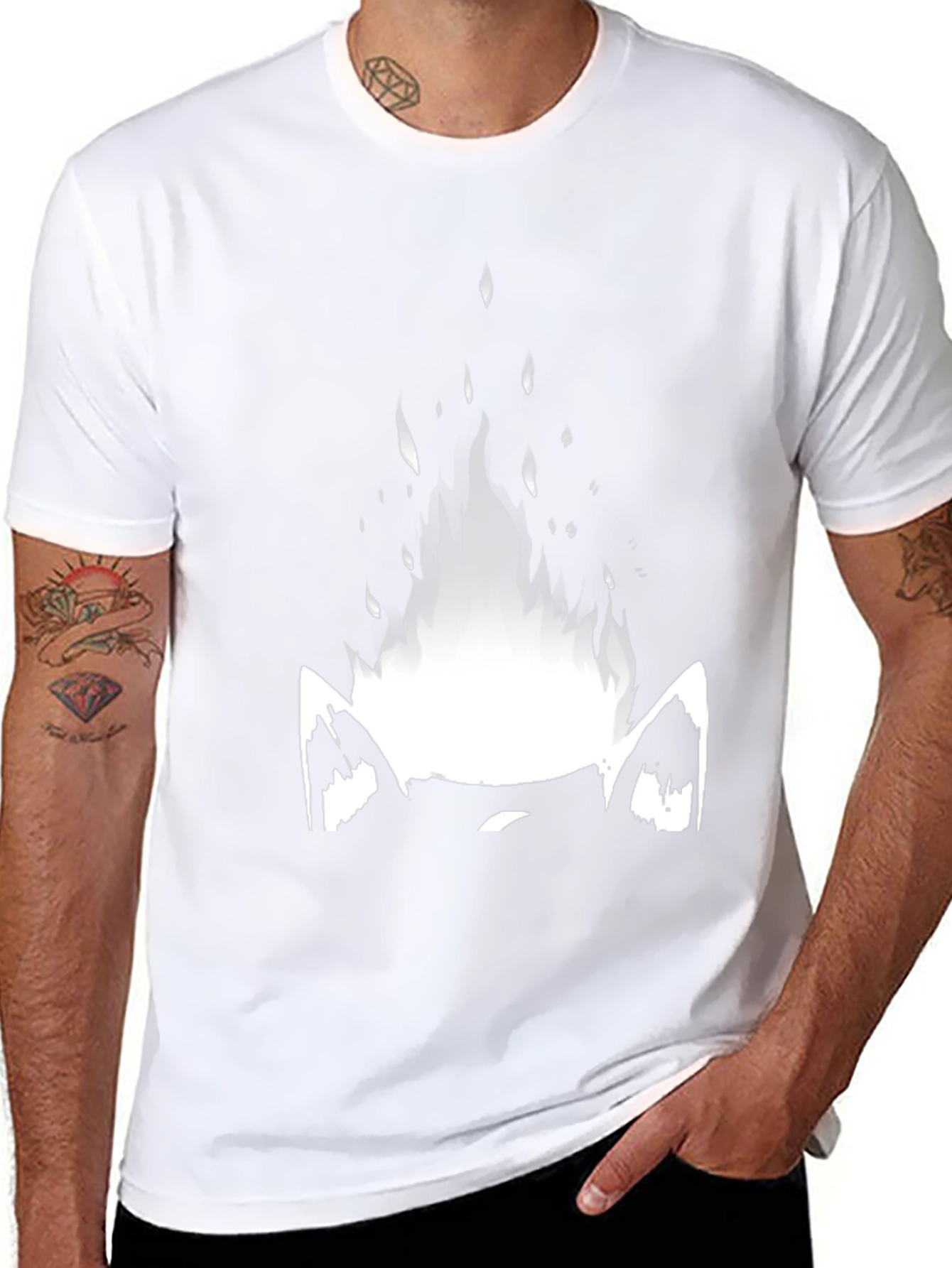 Camiseta Negra con Diseño Gráfico de Gato en Llamas