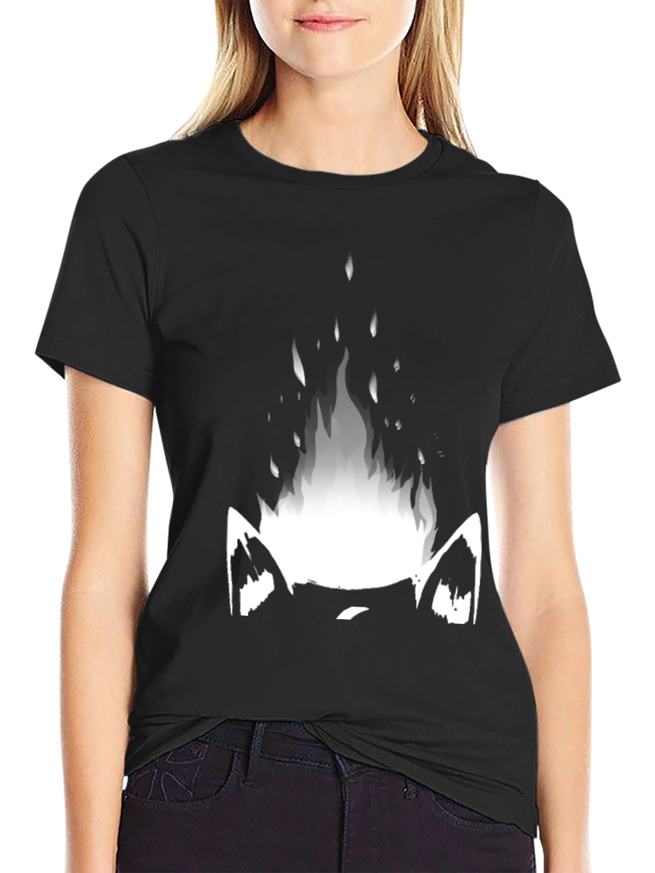 Camiseta Negra con Diseño Gráfico de Gato en Llamas