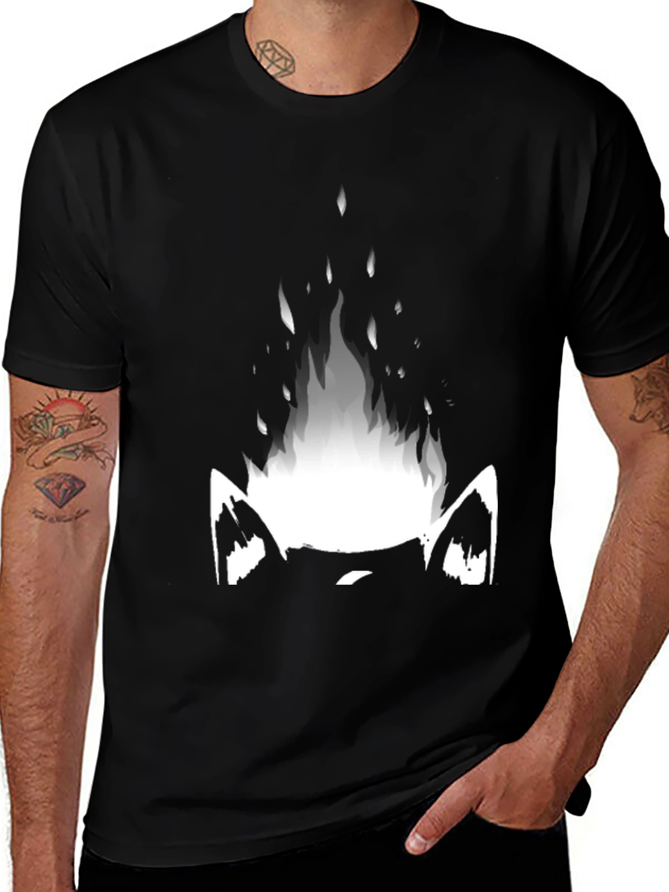 Camiseta Negra con Diseño Gráfico de Gato en Llamas