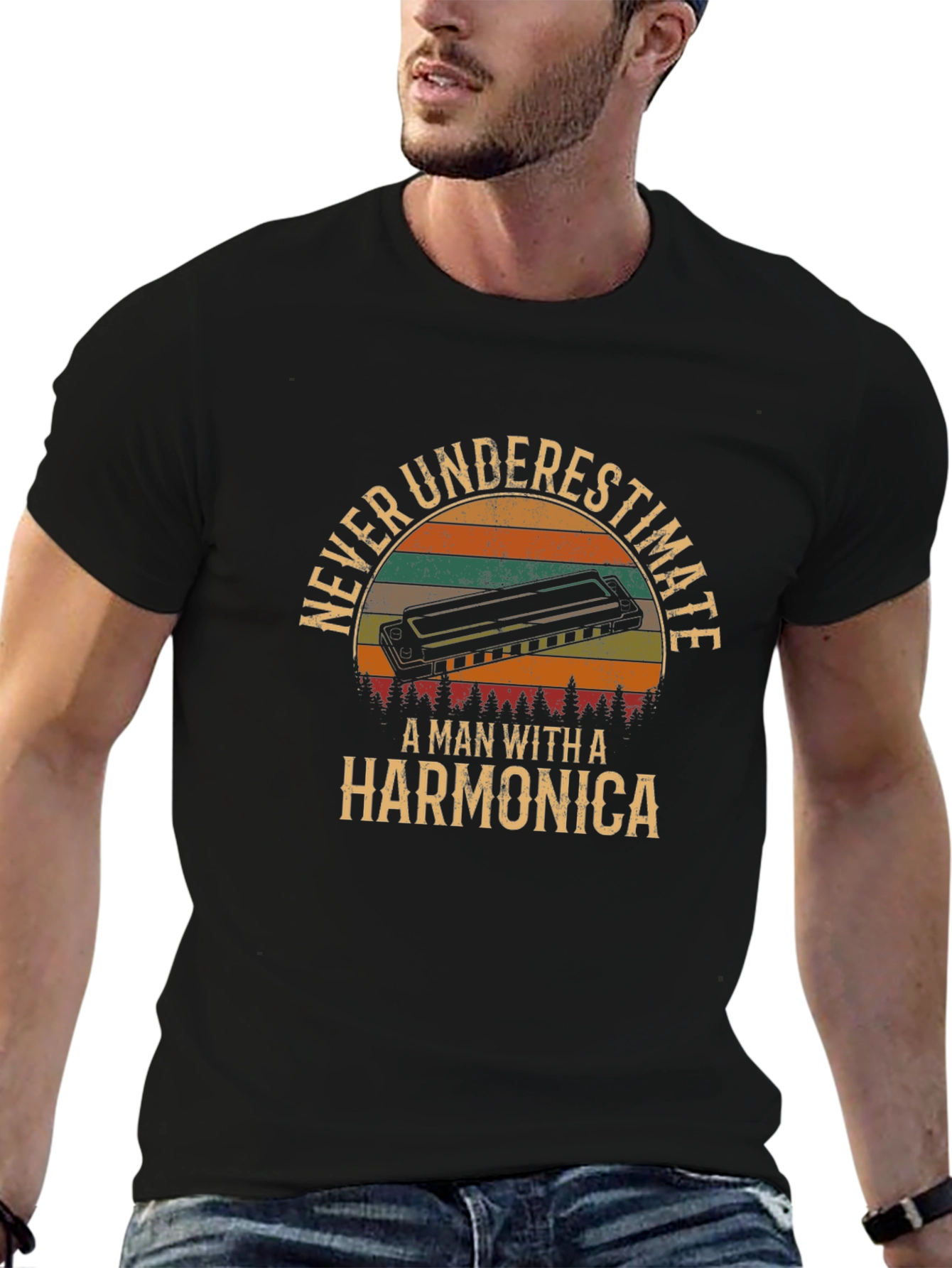Camiseta Negra Never Underestimate A Man With A Harmonica