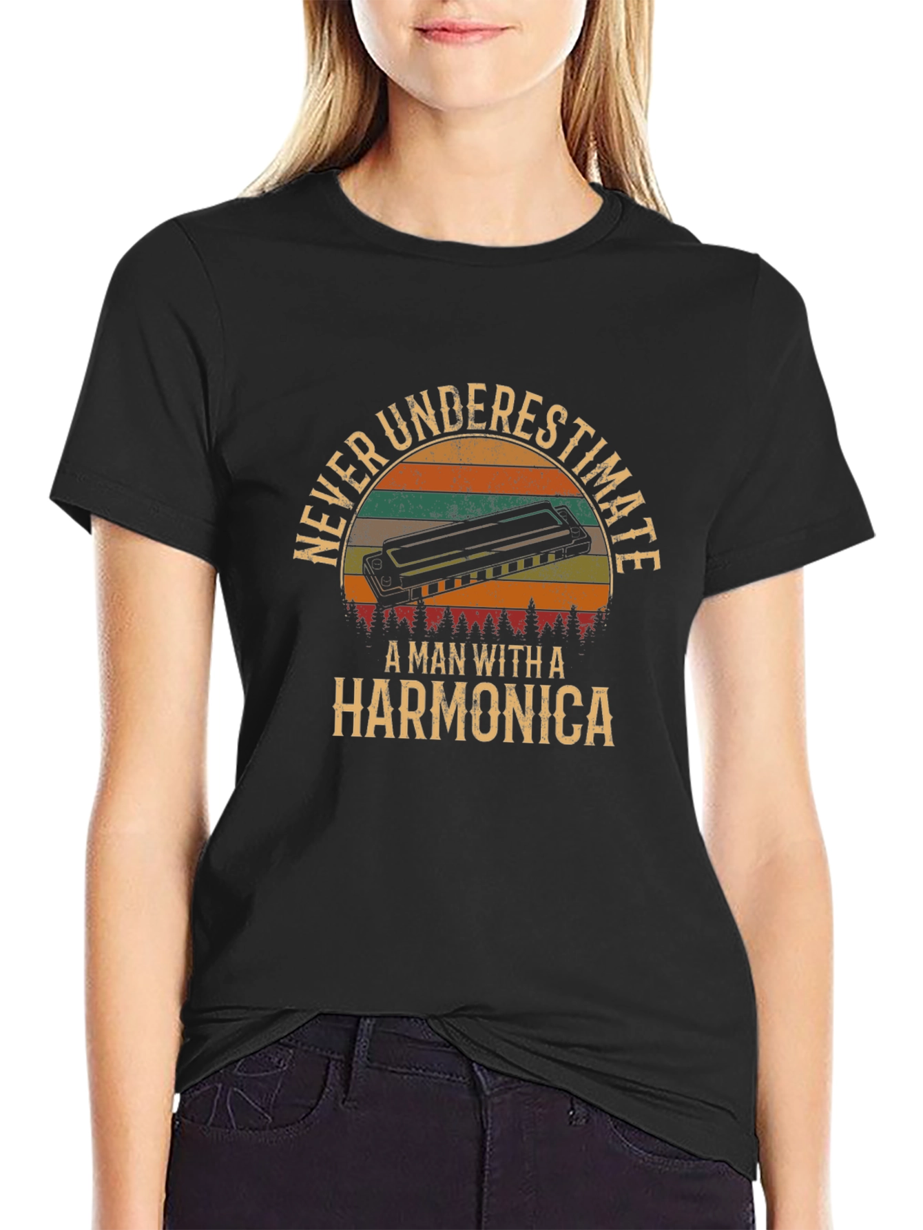 Camiseta Negra Never Underestimate A Man With A Harmonica