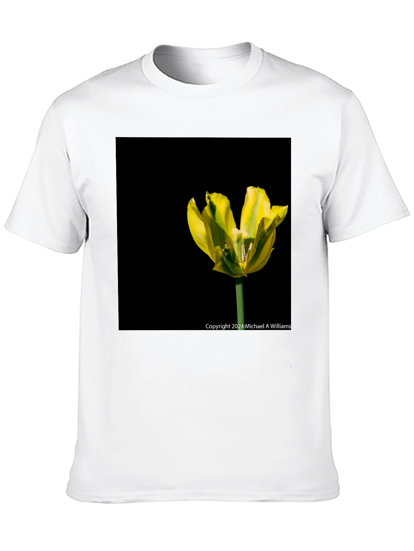 Camiseta Negra con Tulipán Amarillo Vibrante