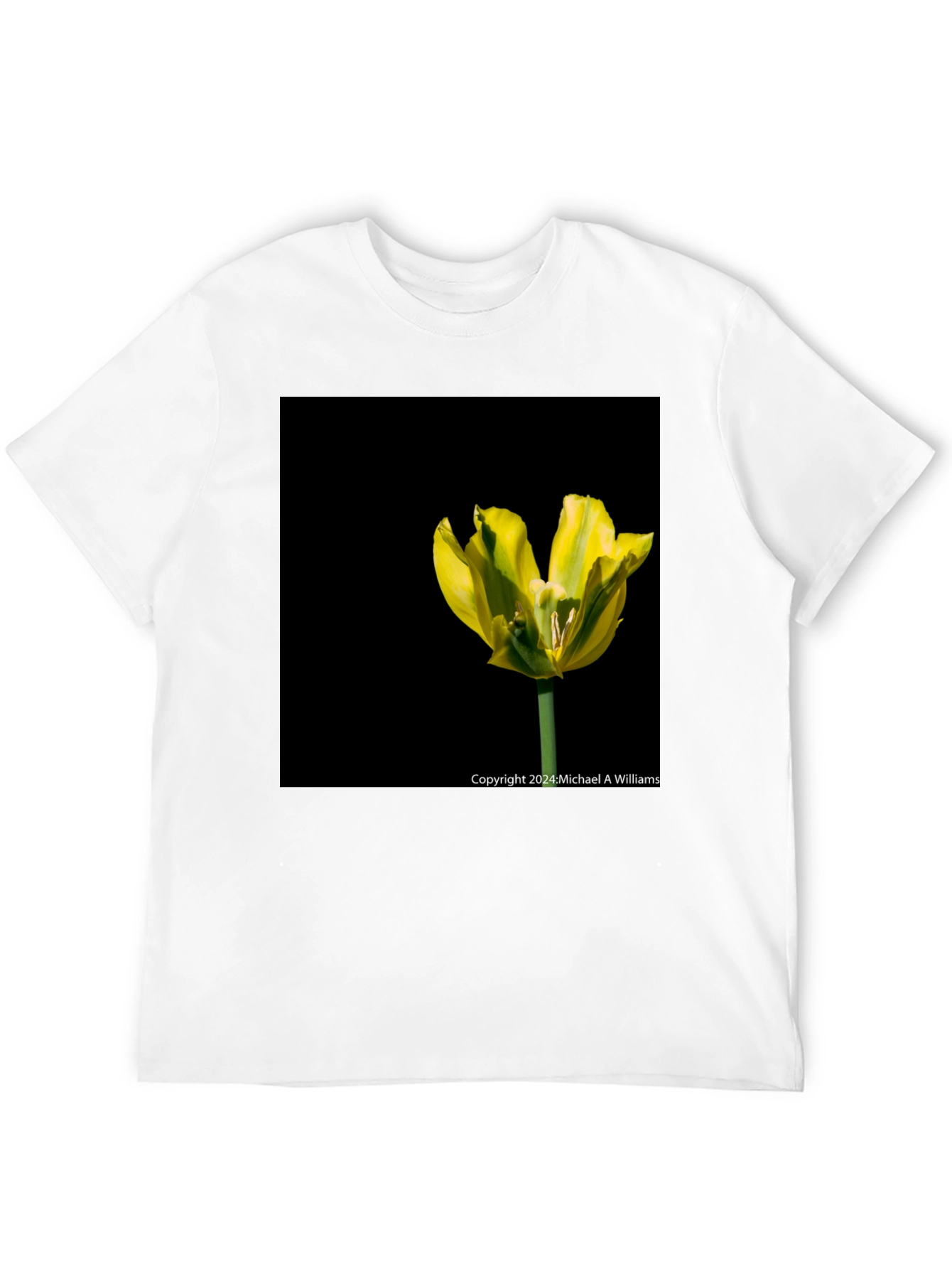 Camiseta Negra con Tulipán Amarillo Vibrante