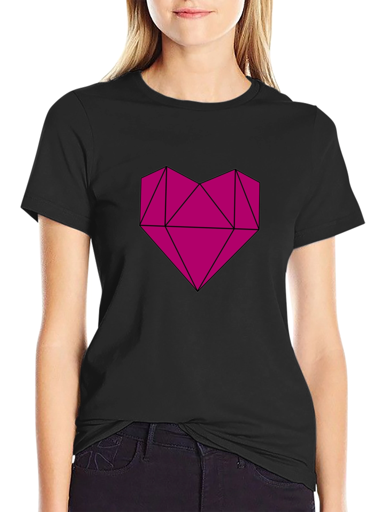 Camiseta Negra con Corazón Geométrico Magenta