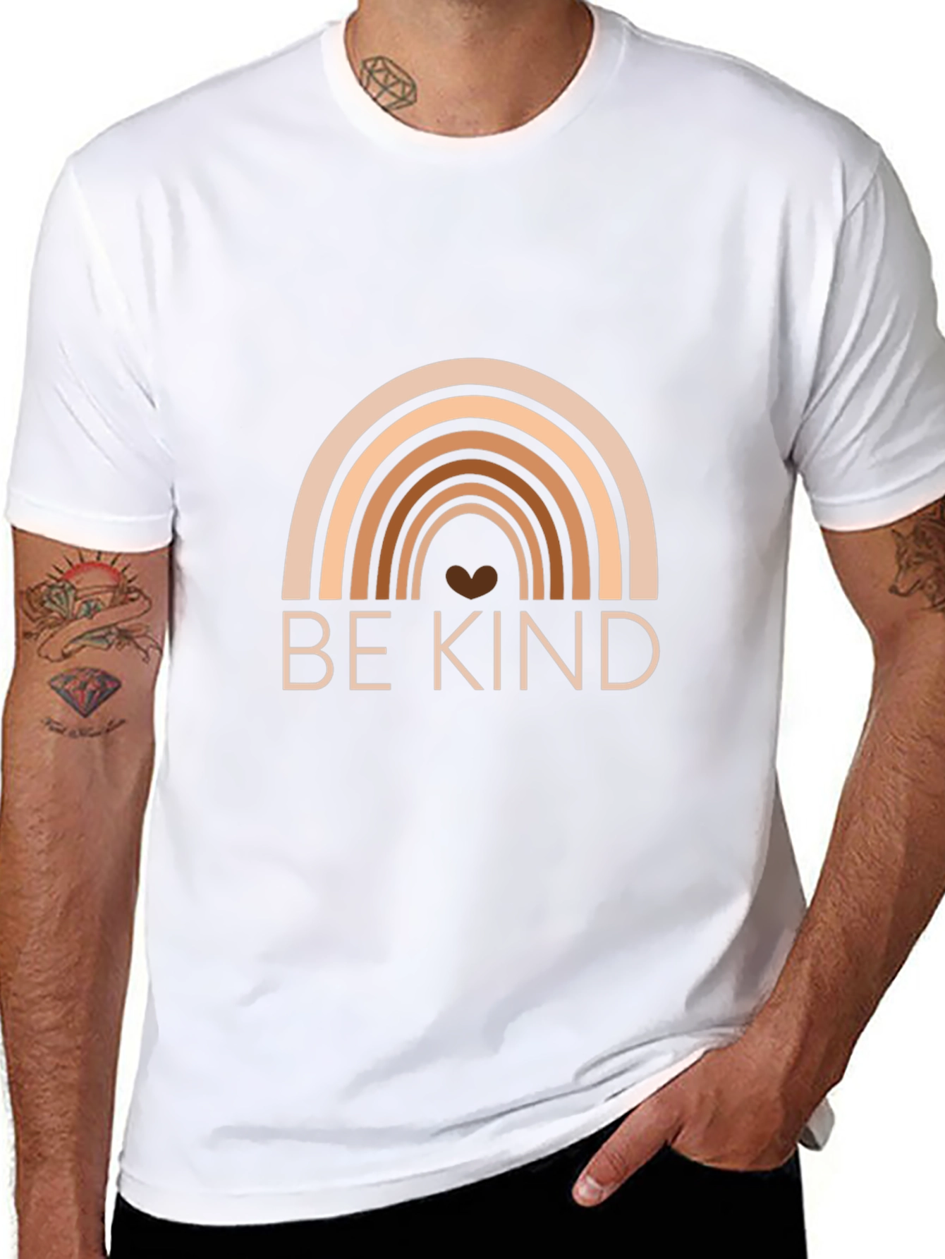 Camiseta Negra Sé amable con Arcoíris
