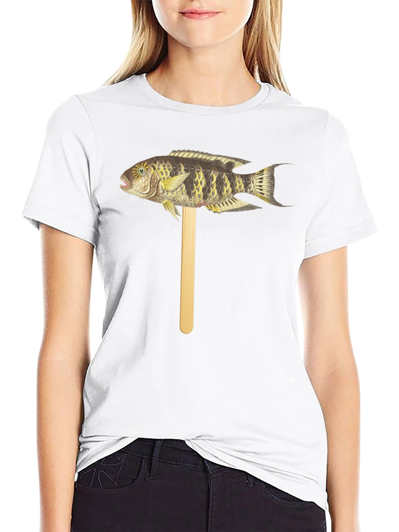 Camiseta Negra con Diseño de Pez Tropical en Palo
