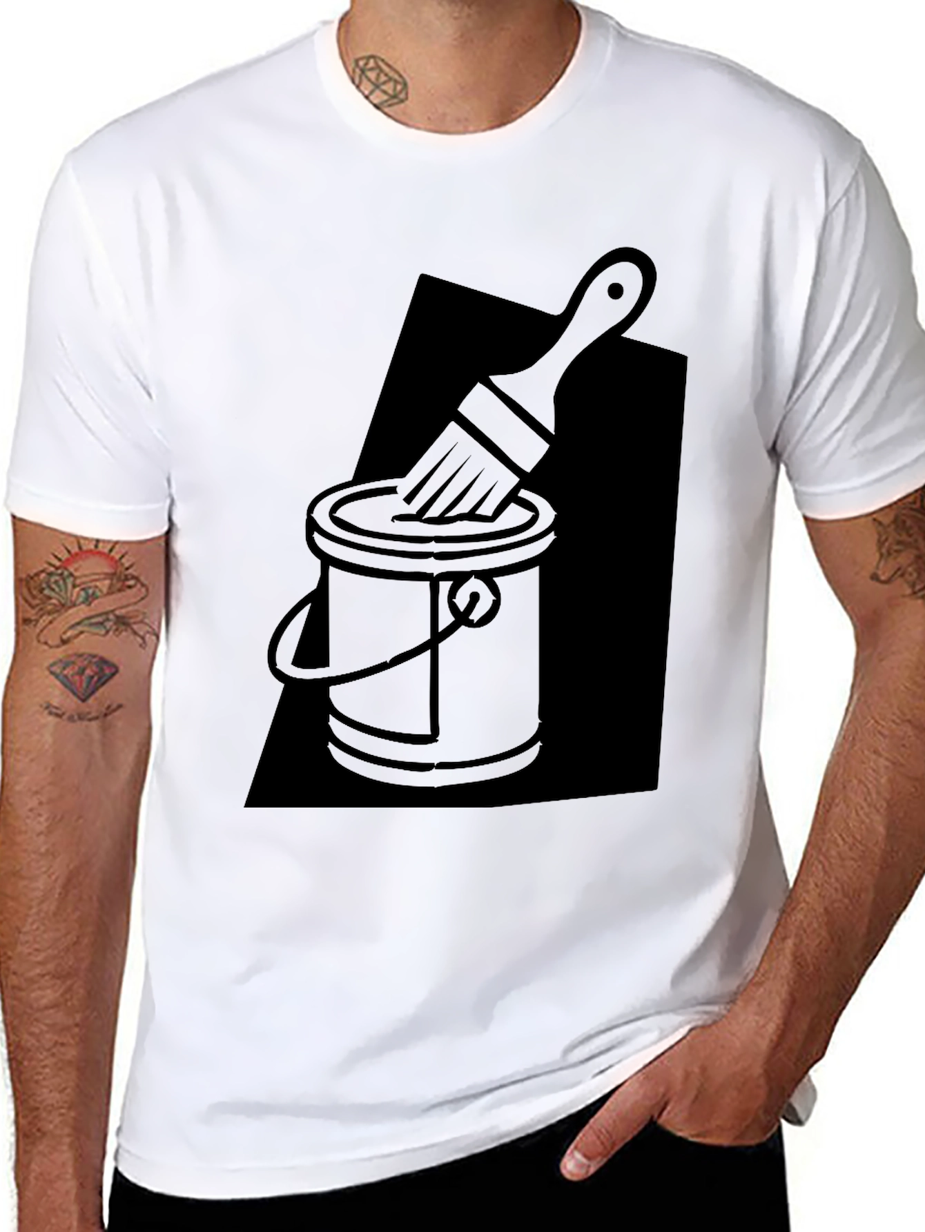 Camiseta Negra con Diseño de Bote de Pintura