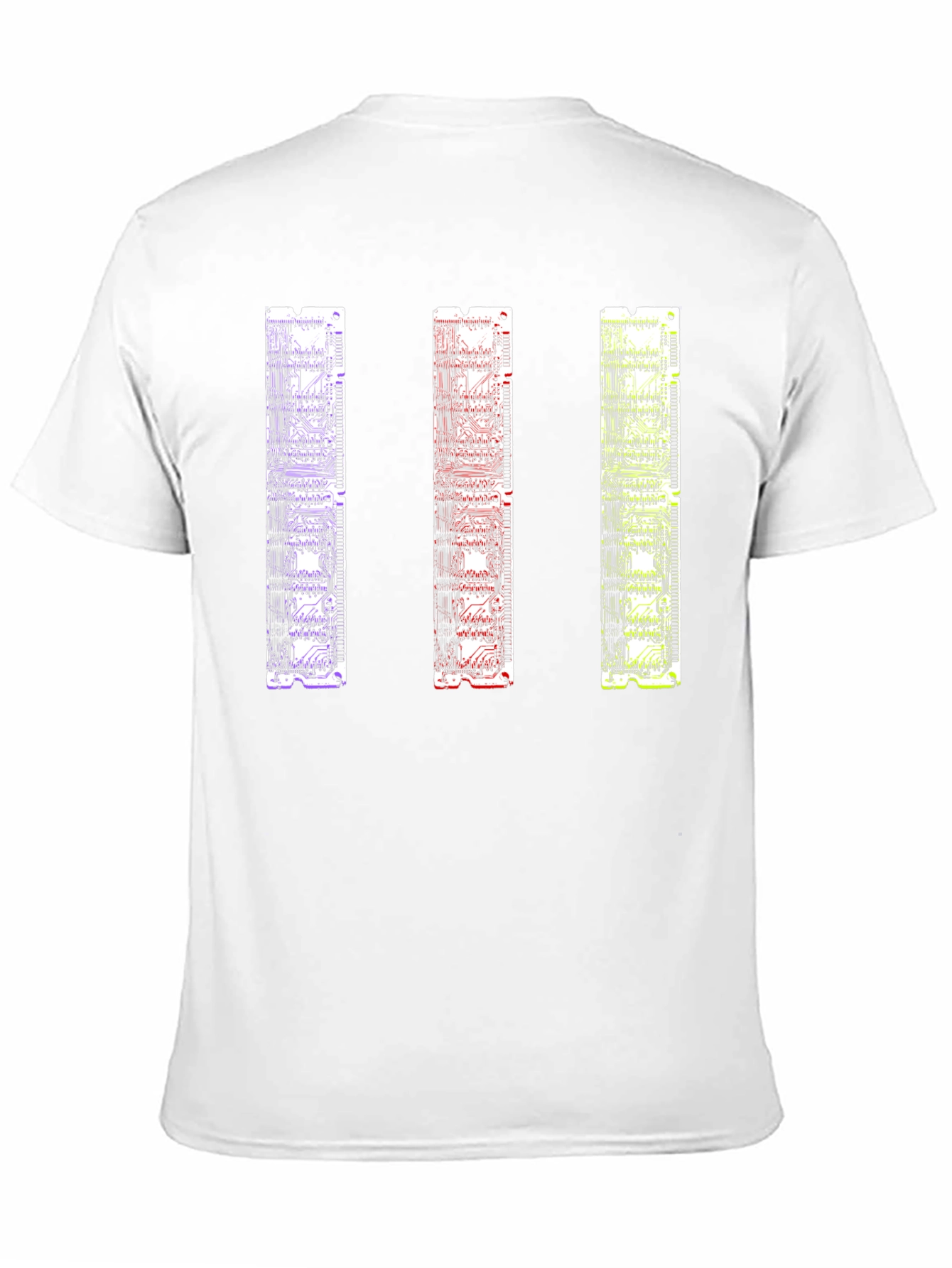 Camiseta Negra con Diseño de Circuitos RAM Abstractos
