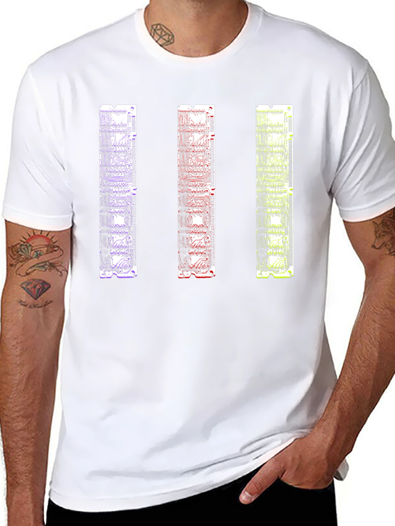 Camiseta Negra con Diseño de Circuitos RAM Abstractos