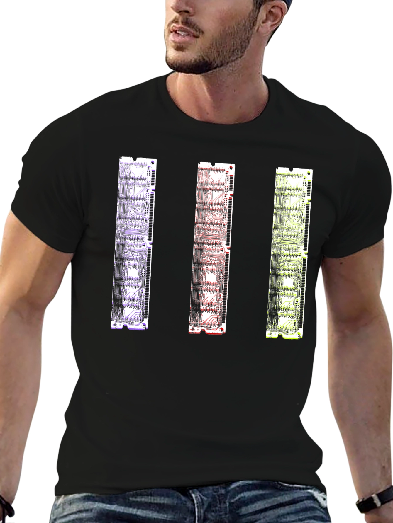Camiseta Negra con Diseño de Circuitos RAM Abstractos