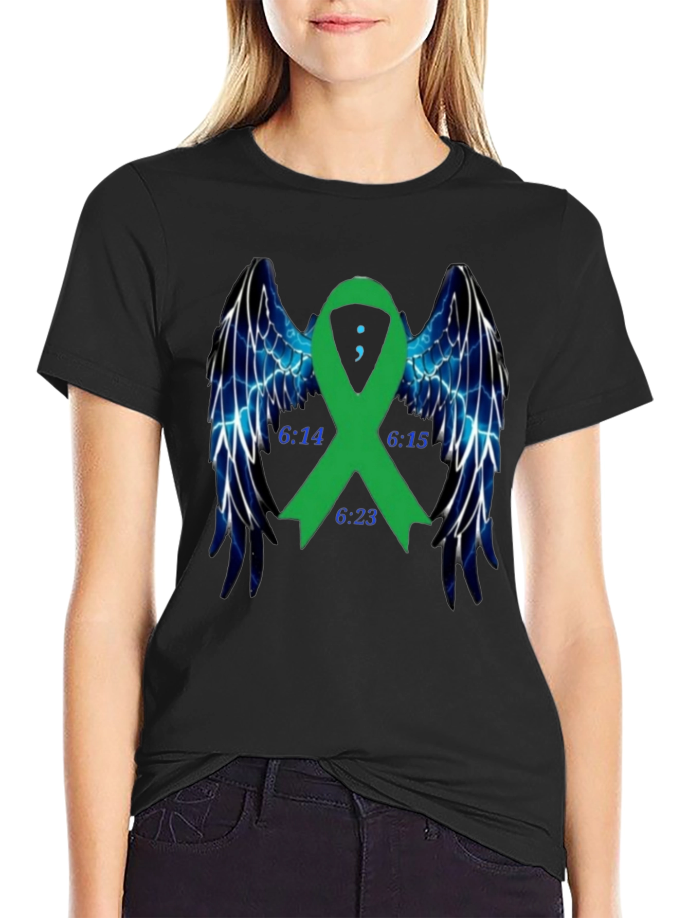 Camiseta Negra Con Cinta Verde y Alas