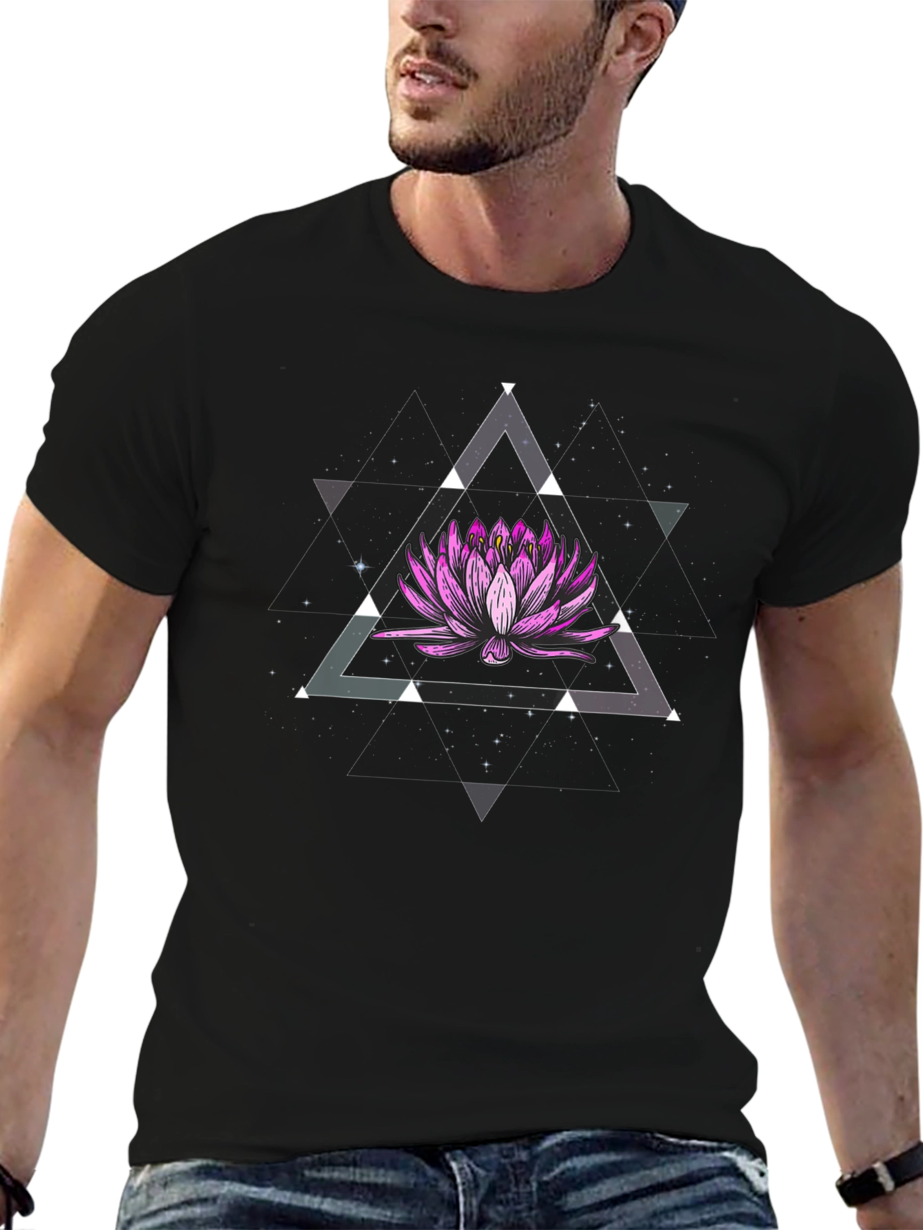 Camiseta Negra con Diseño Floral Geométrico Espacial