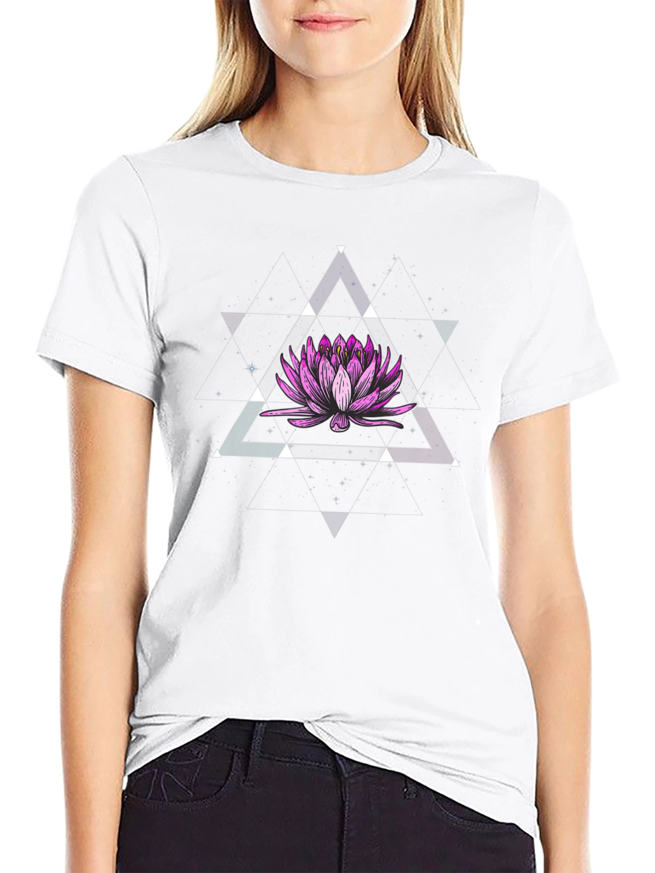 Camiseta Negra con Diseño Floral Geométrico Espacial