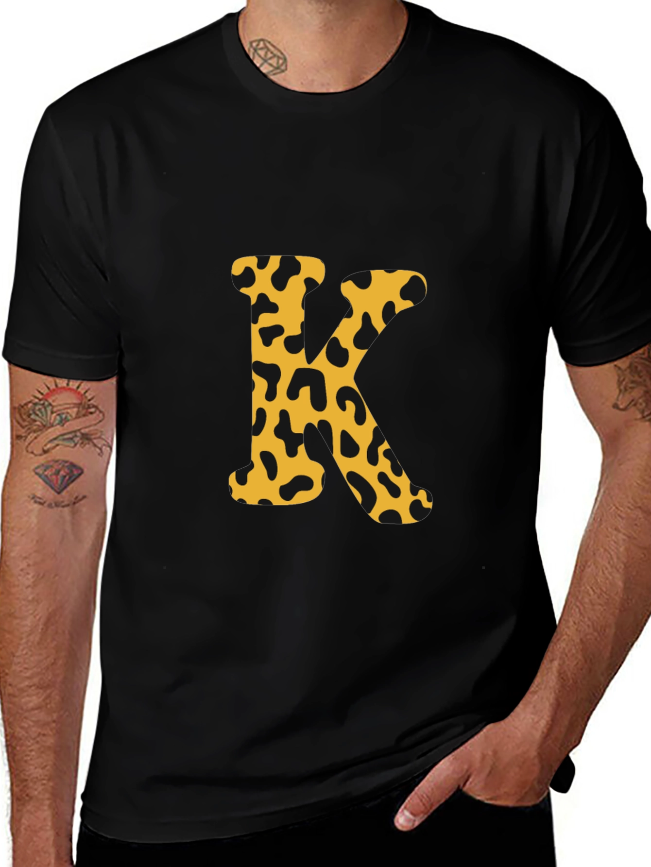 Camiseta Negra con Letra K Estampada