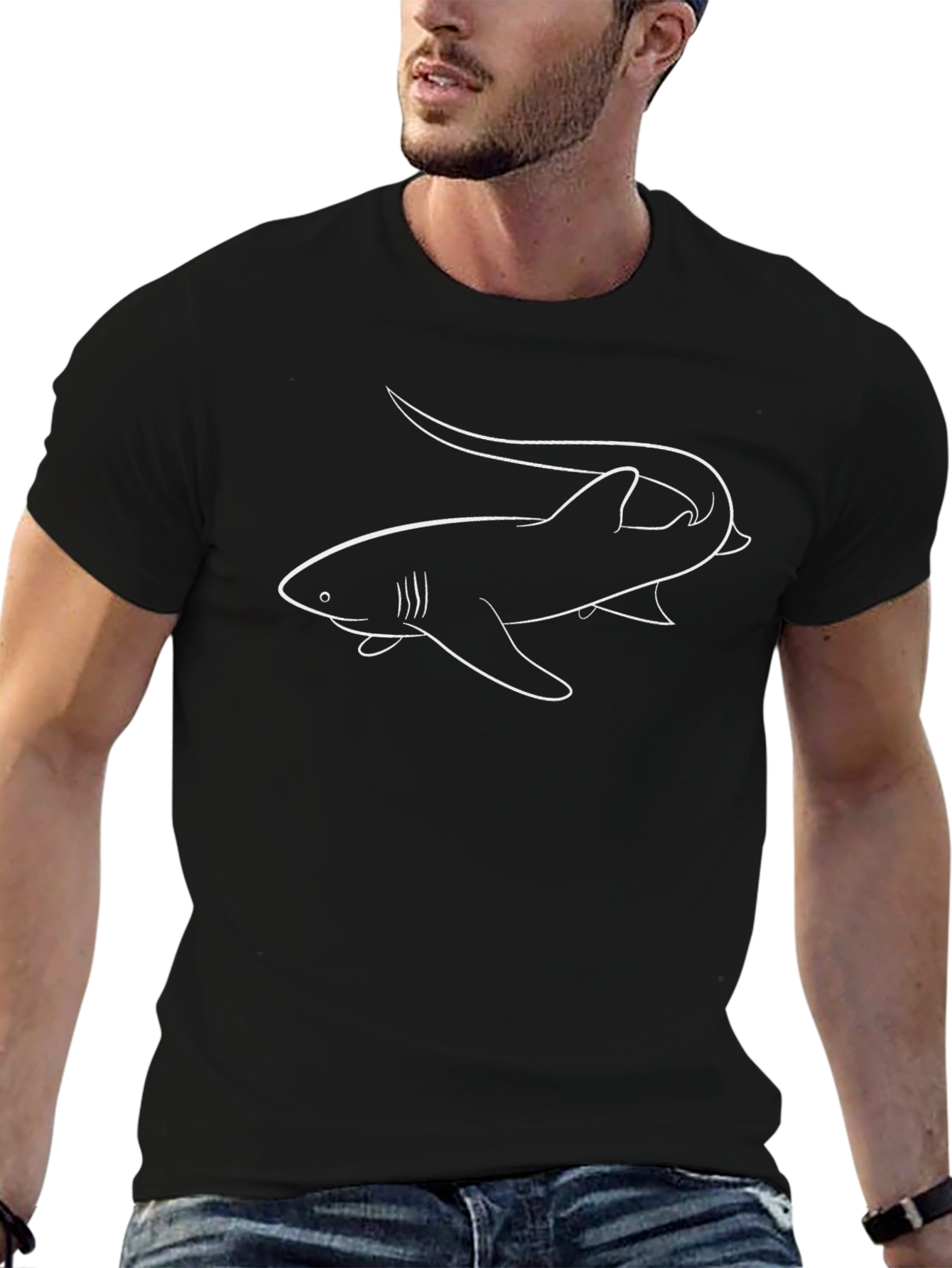 Camiseta Negra con Diseño de Tiburón Látigo