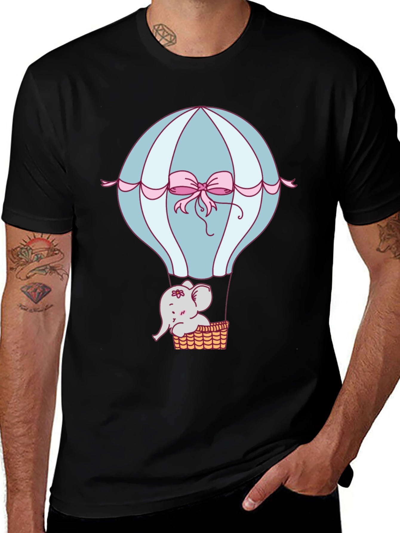 Camiseta Negra con Diseño de Globo y Elefante