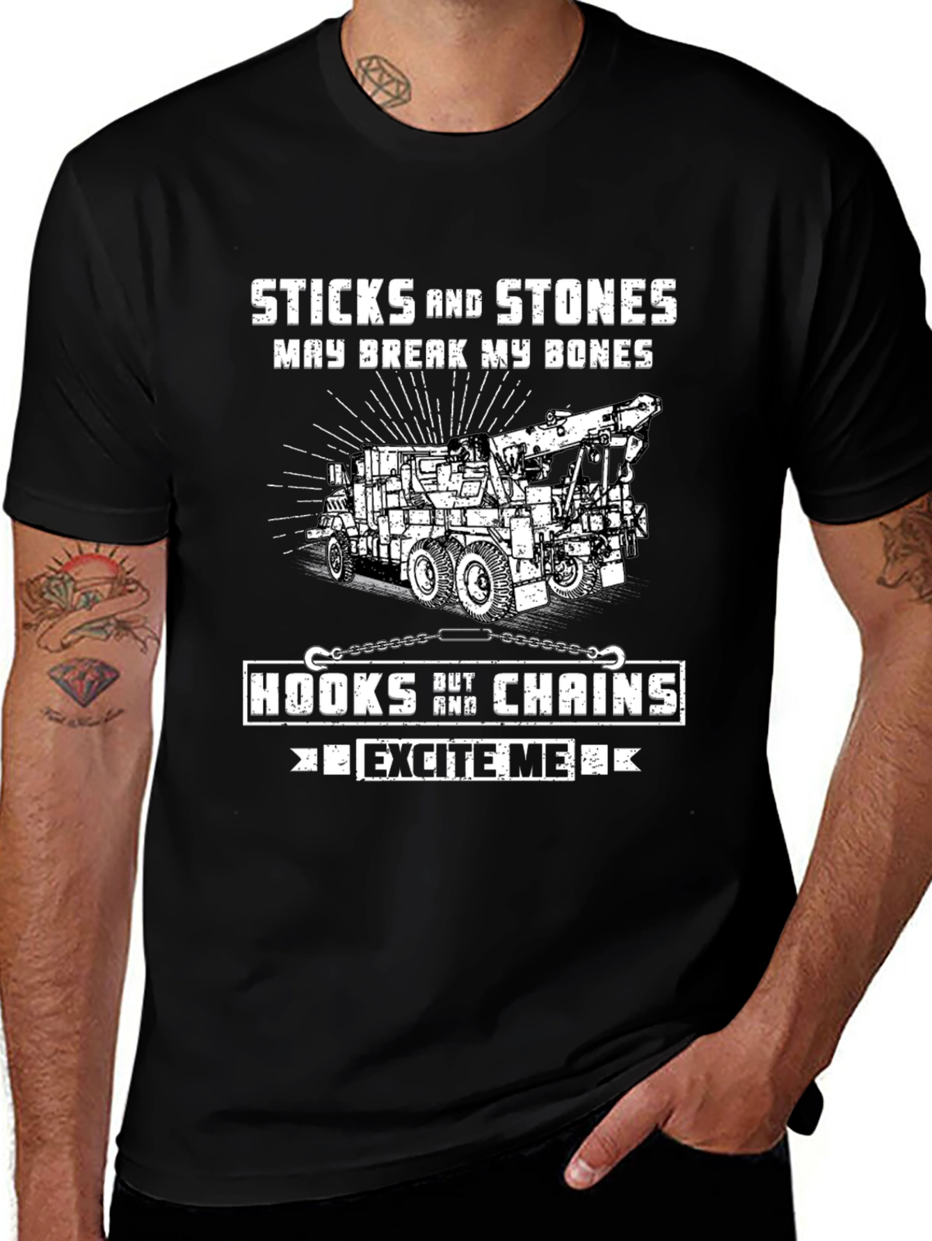 Camiseta Negra: Sticks and Stones para Amantes de Remolques