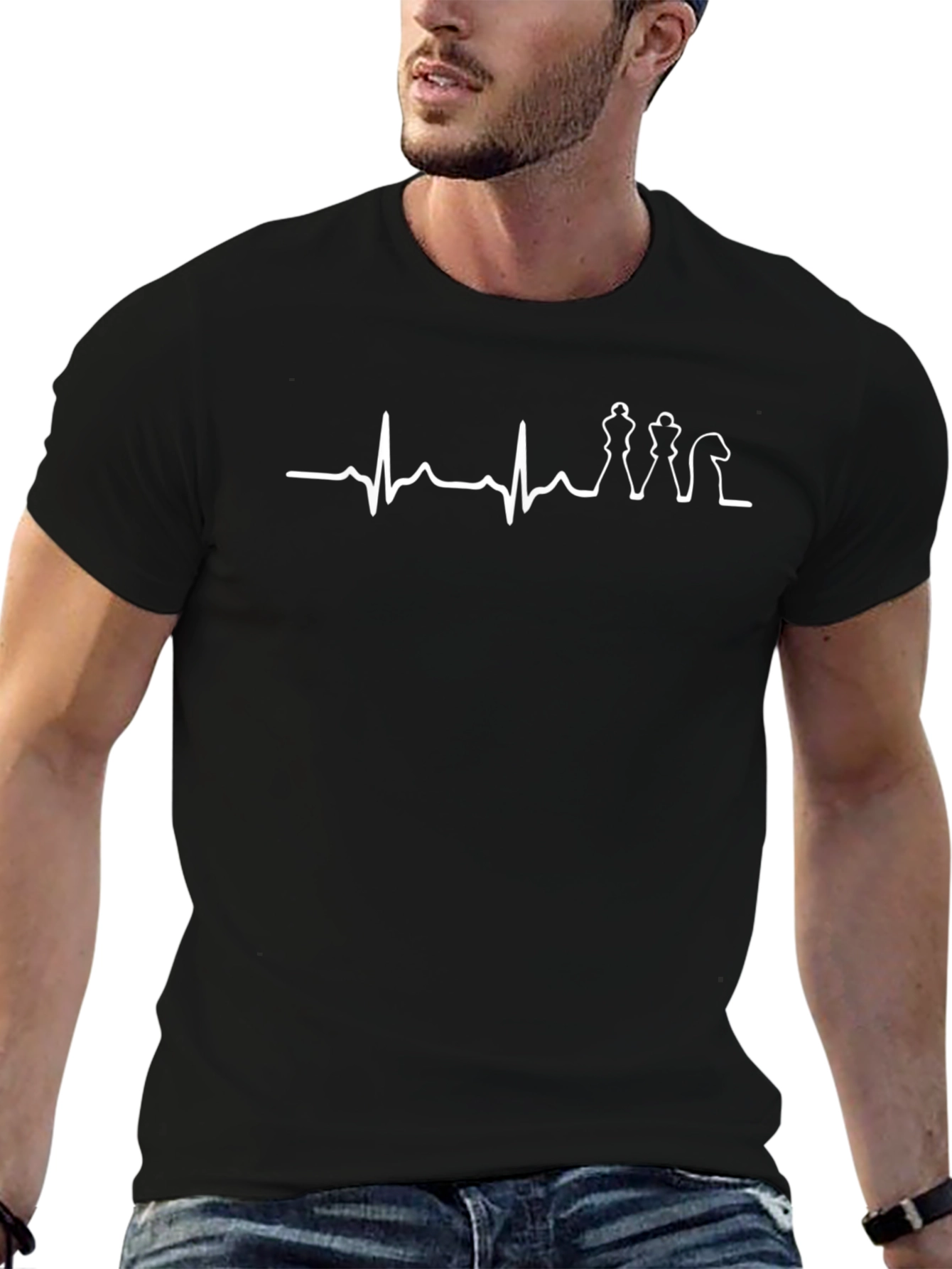 Camiseta Negra con Diseño de Latido y Ajedrez