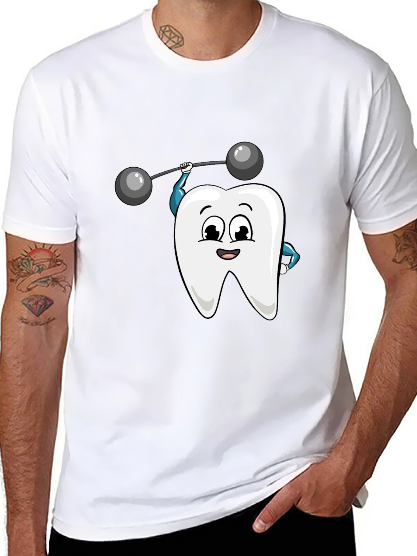 Camiseta Negra con Diseño de Diente Levantando Pesas