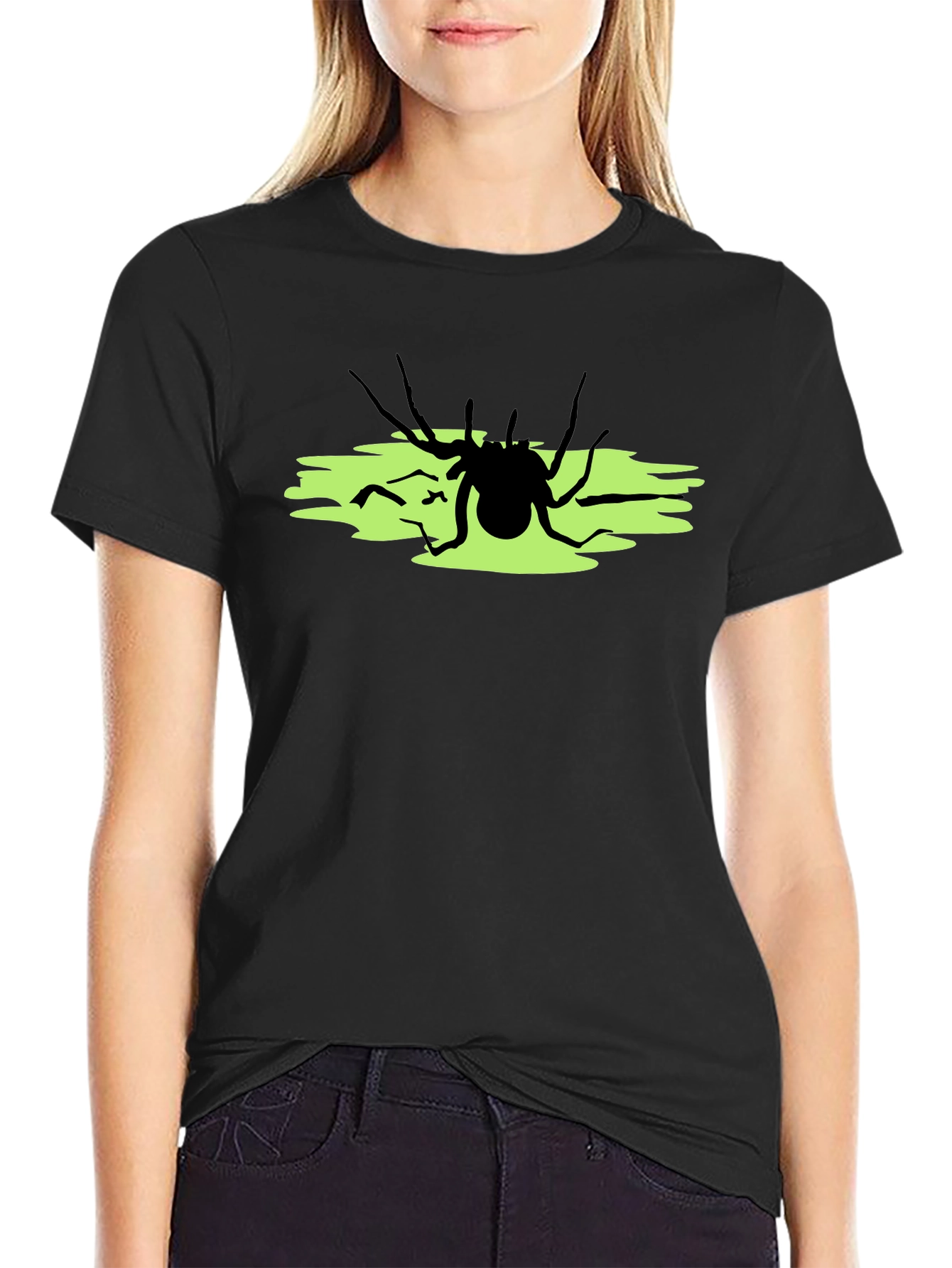 Camiseta Negra con Araña sobre Fondo Verde