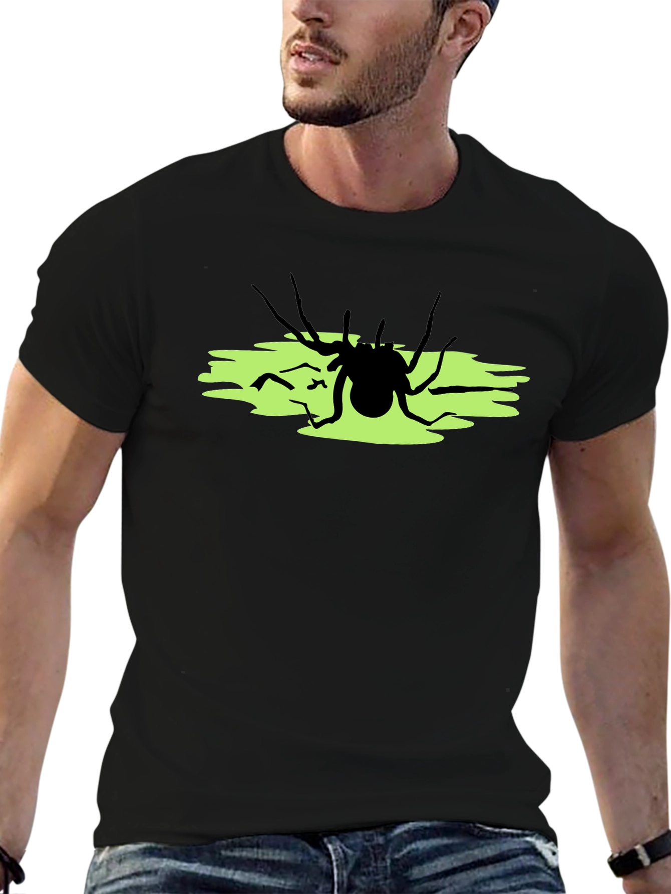 Camiseta Negra con Araña sobre Fondo Verde