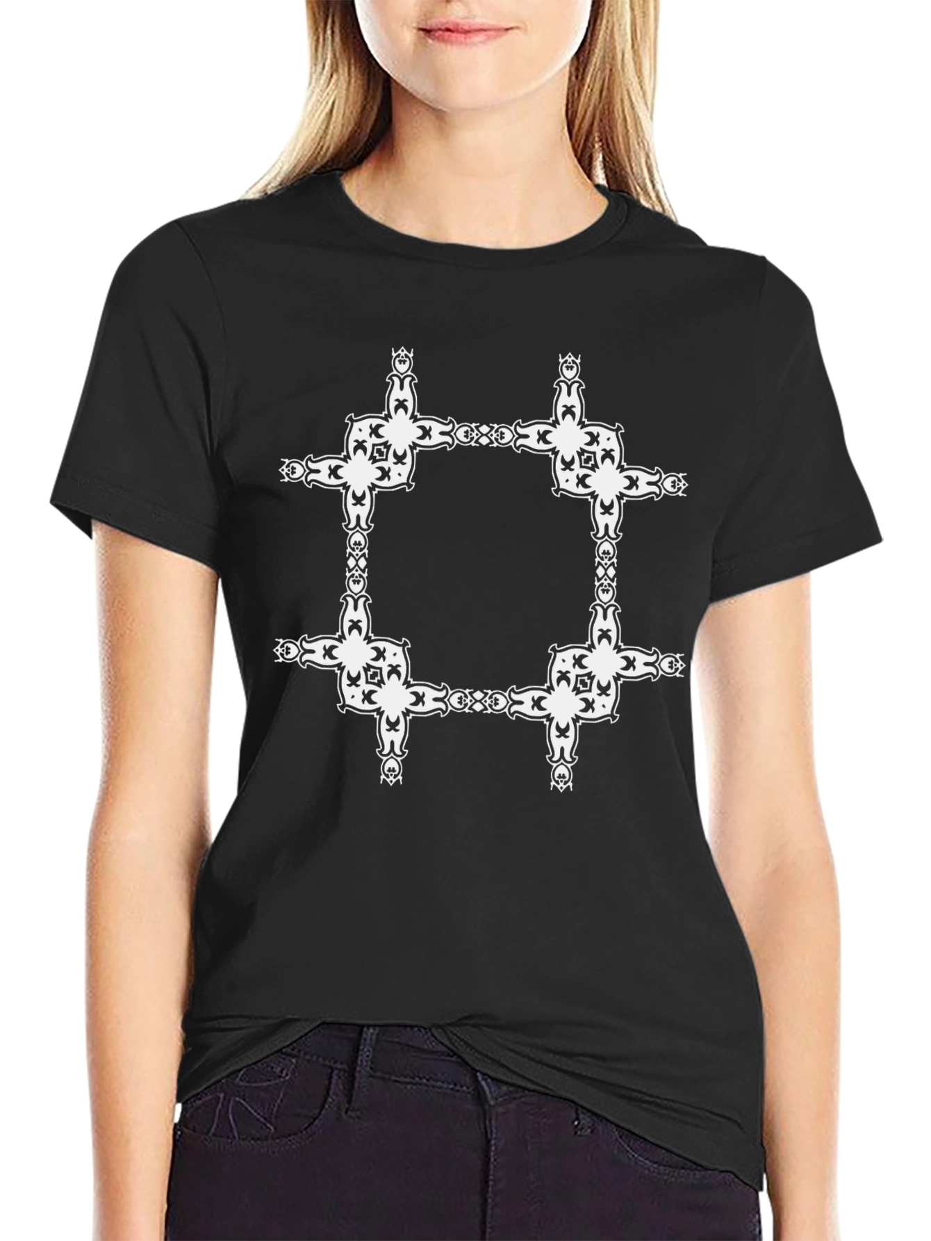 Camiseta Negra con Diseño Cuadrado Abstracto