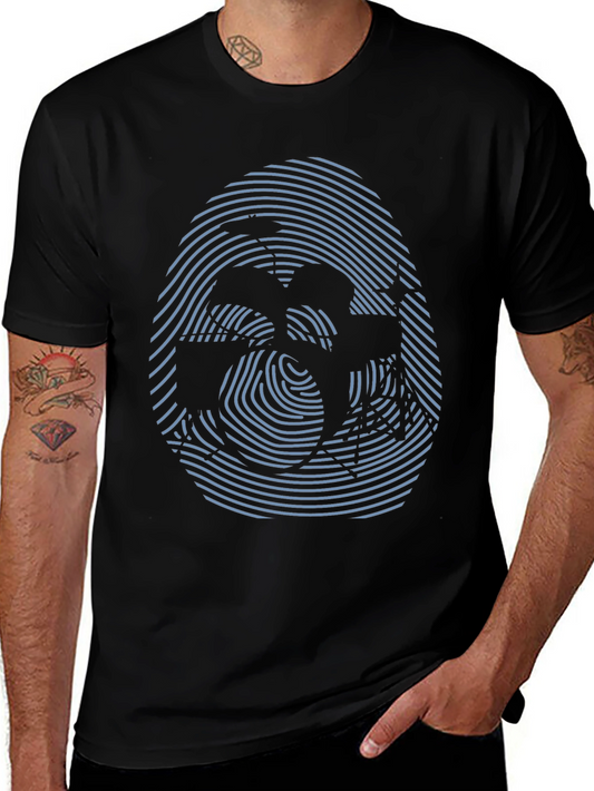 Camiseta Negra con Diseño de Huella Digital Abstracta