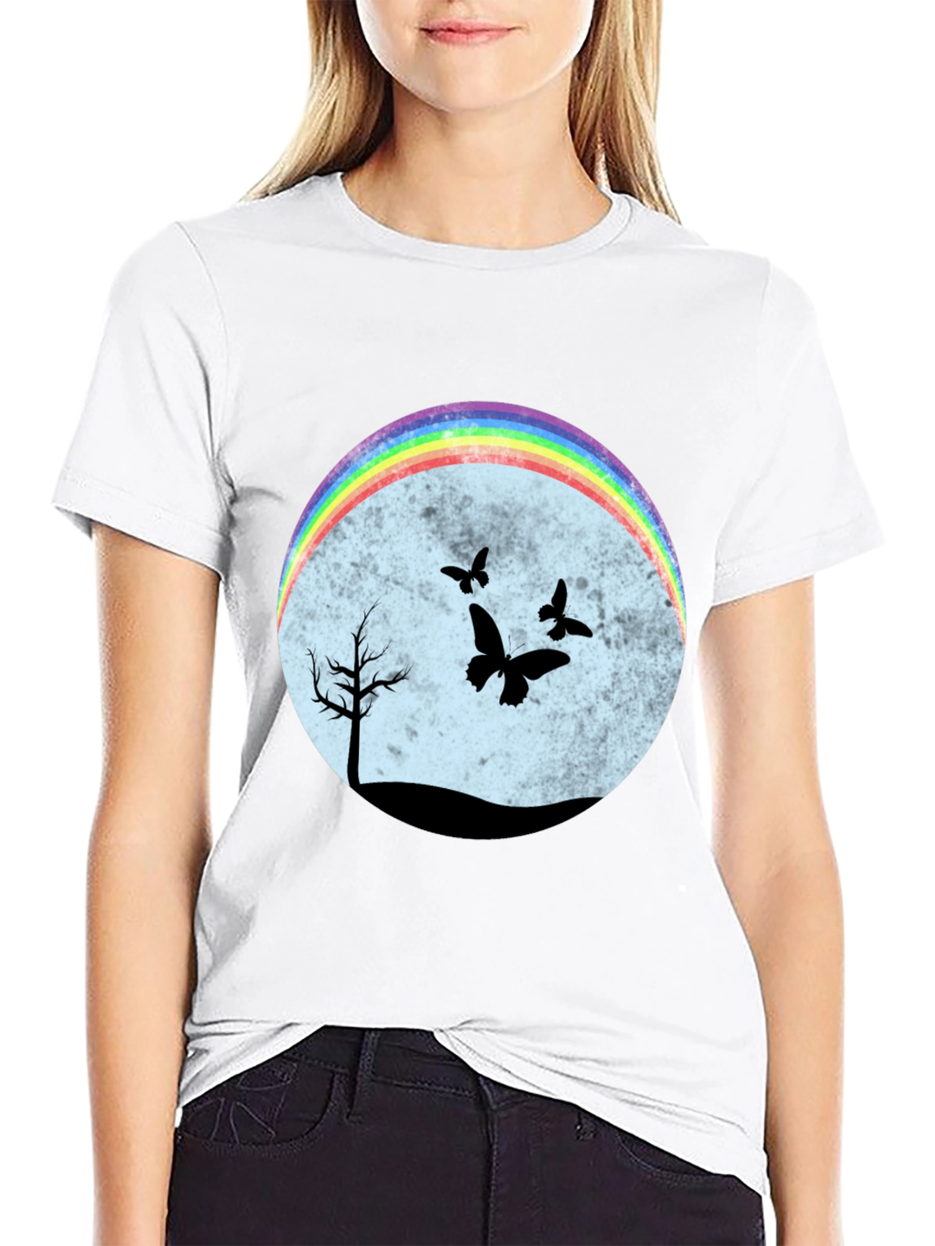Camiseta Negra con Diseño de Arcoíris y Mariposas