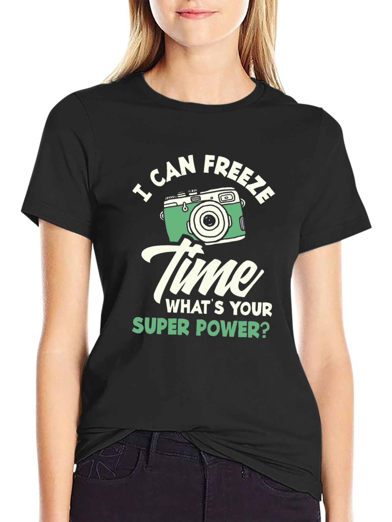 Camiseta Negra Super Poderes con Diseño de Cámara
