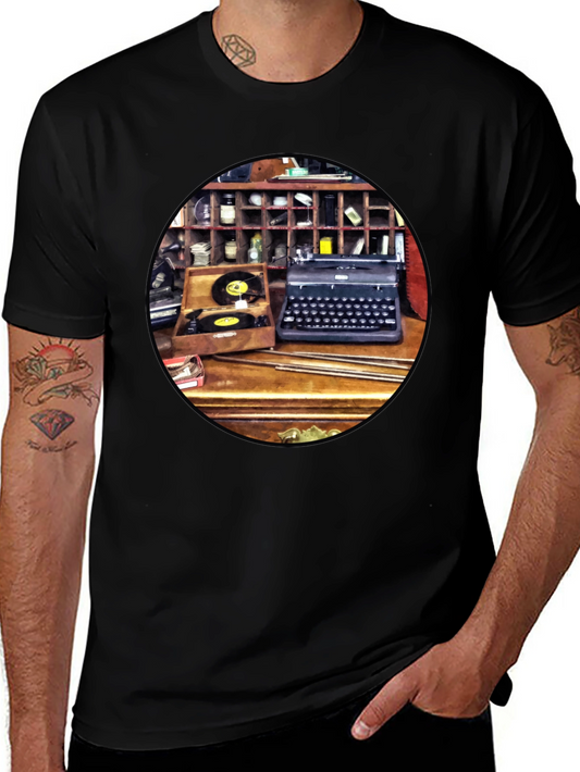 Camiseta Vintage: Tocadiscos y Máquina de Escribir