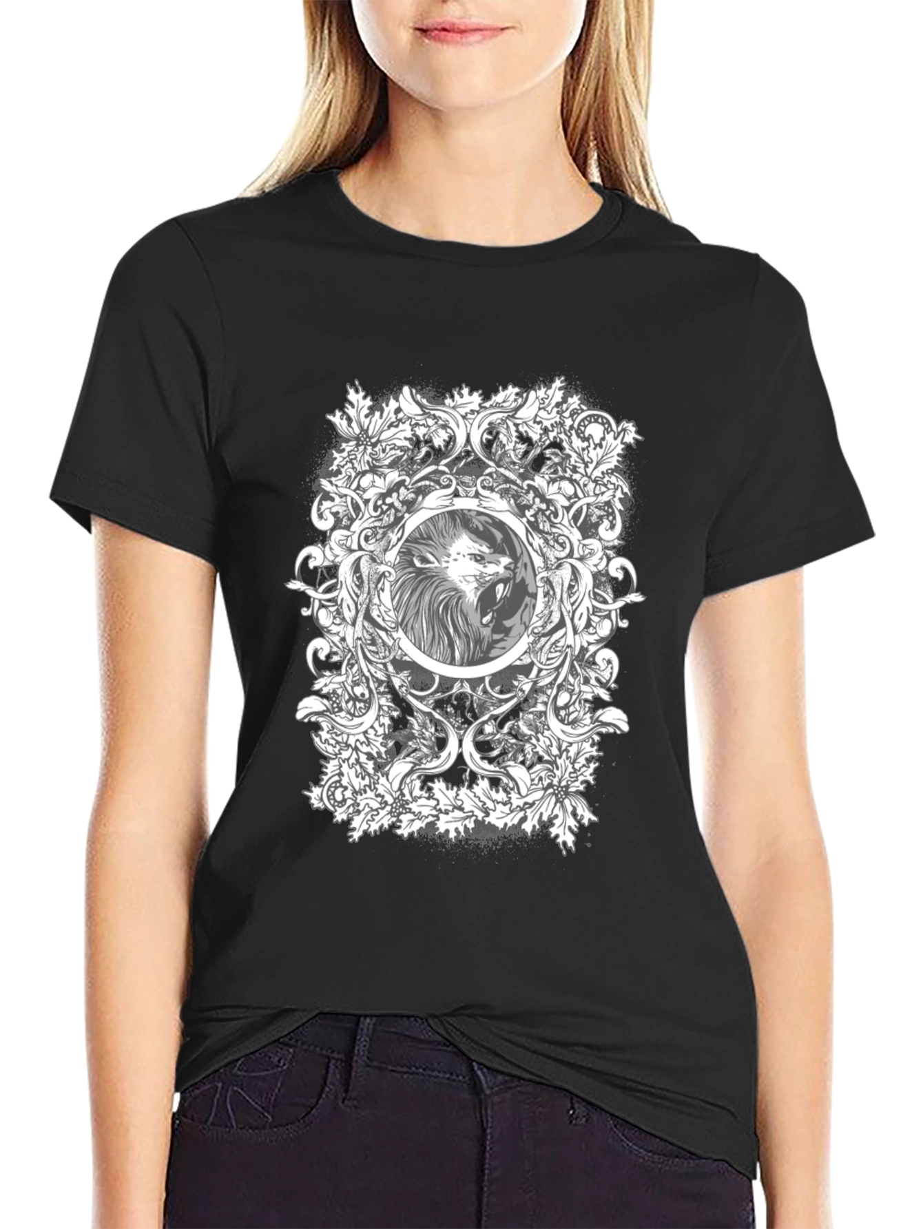 Camiseta Negra con Diseño de León Ornamental