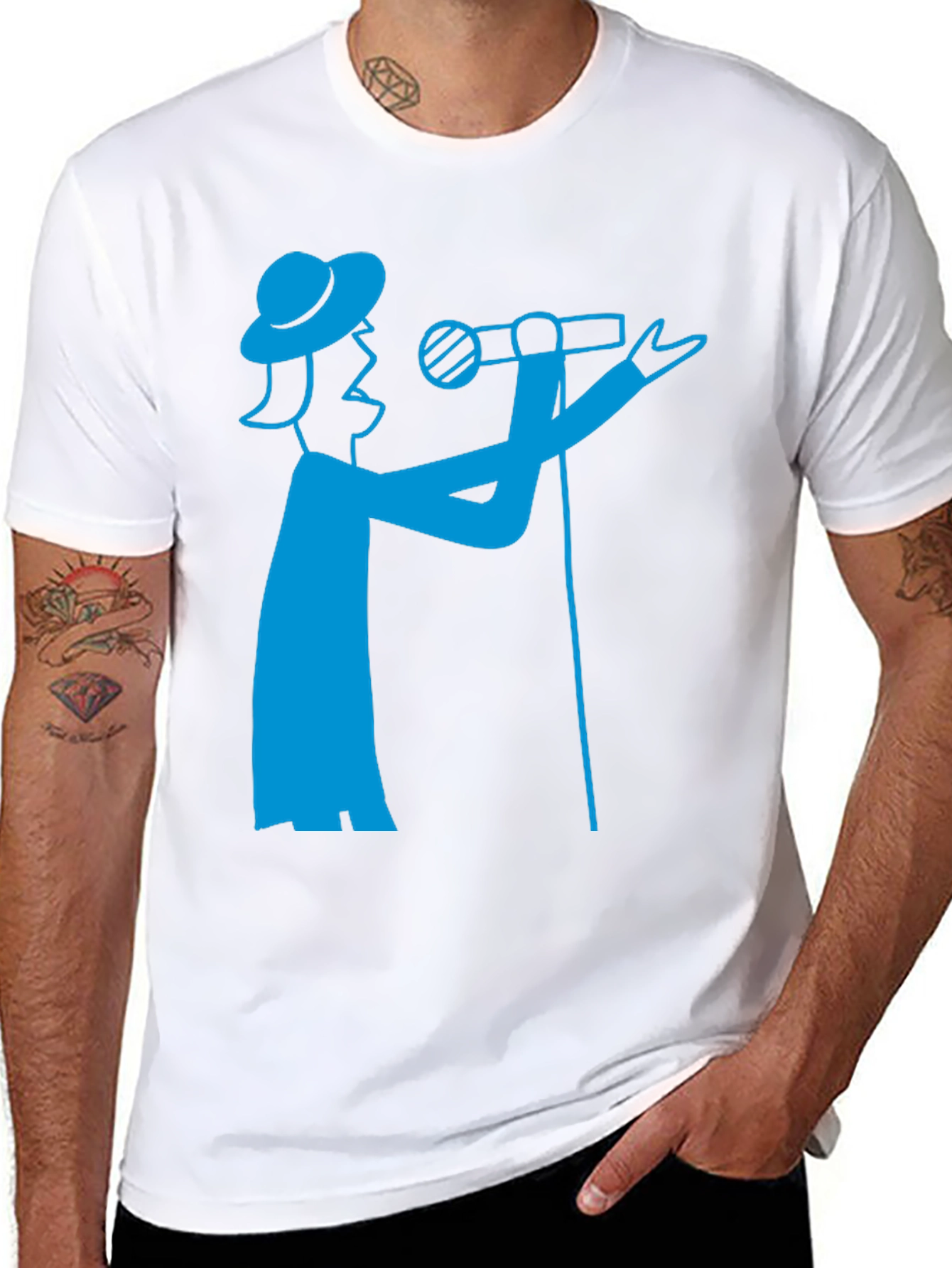 Camiseta Negra con Diseño de Cantante Azul