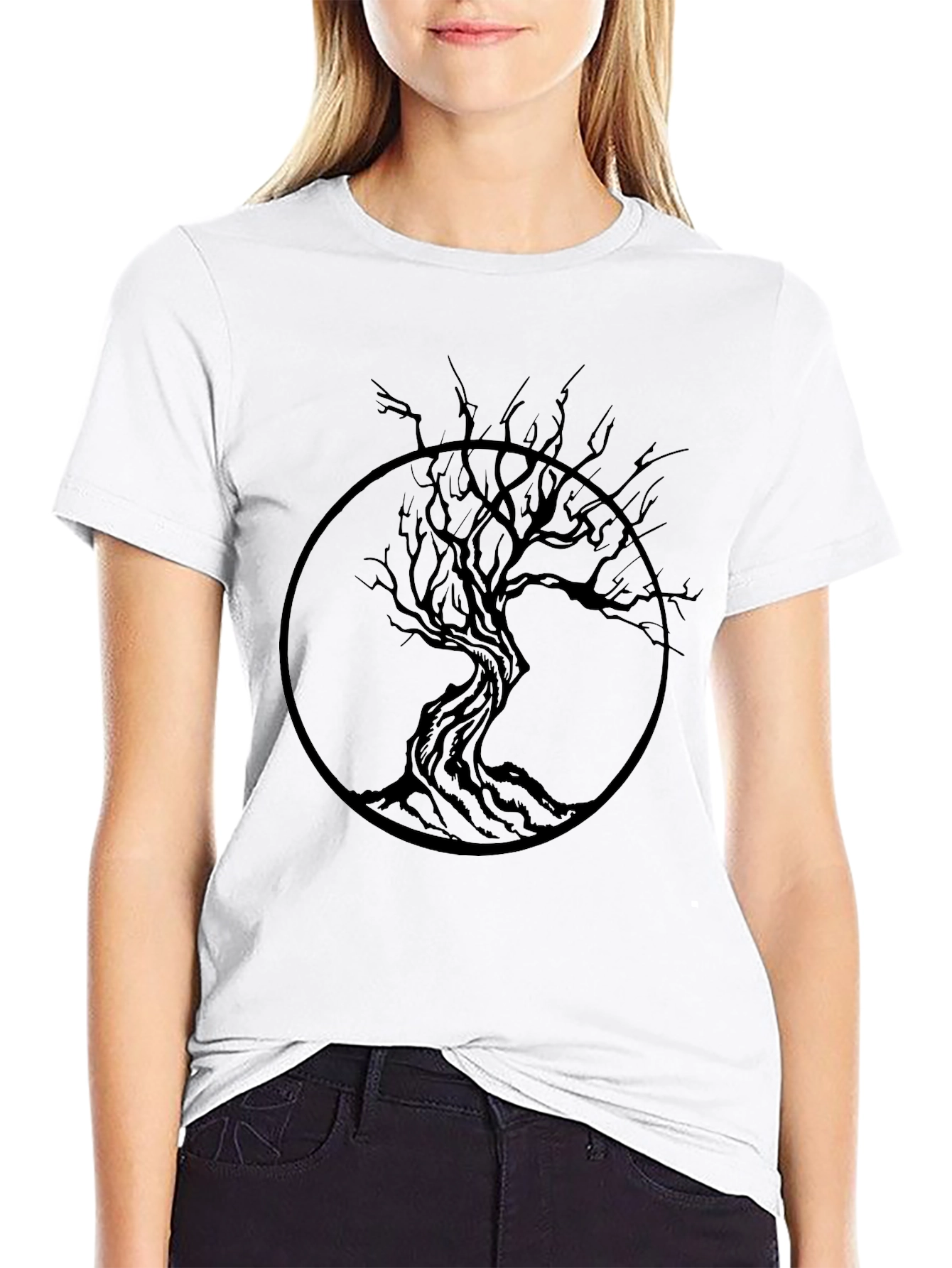 Camiseta Negra con Diseño de Árbol Circular