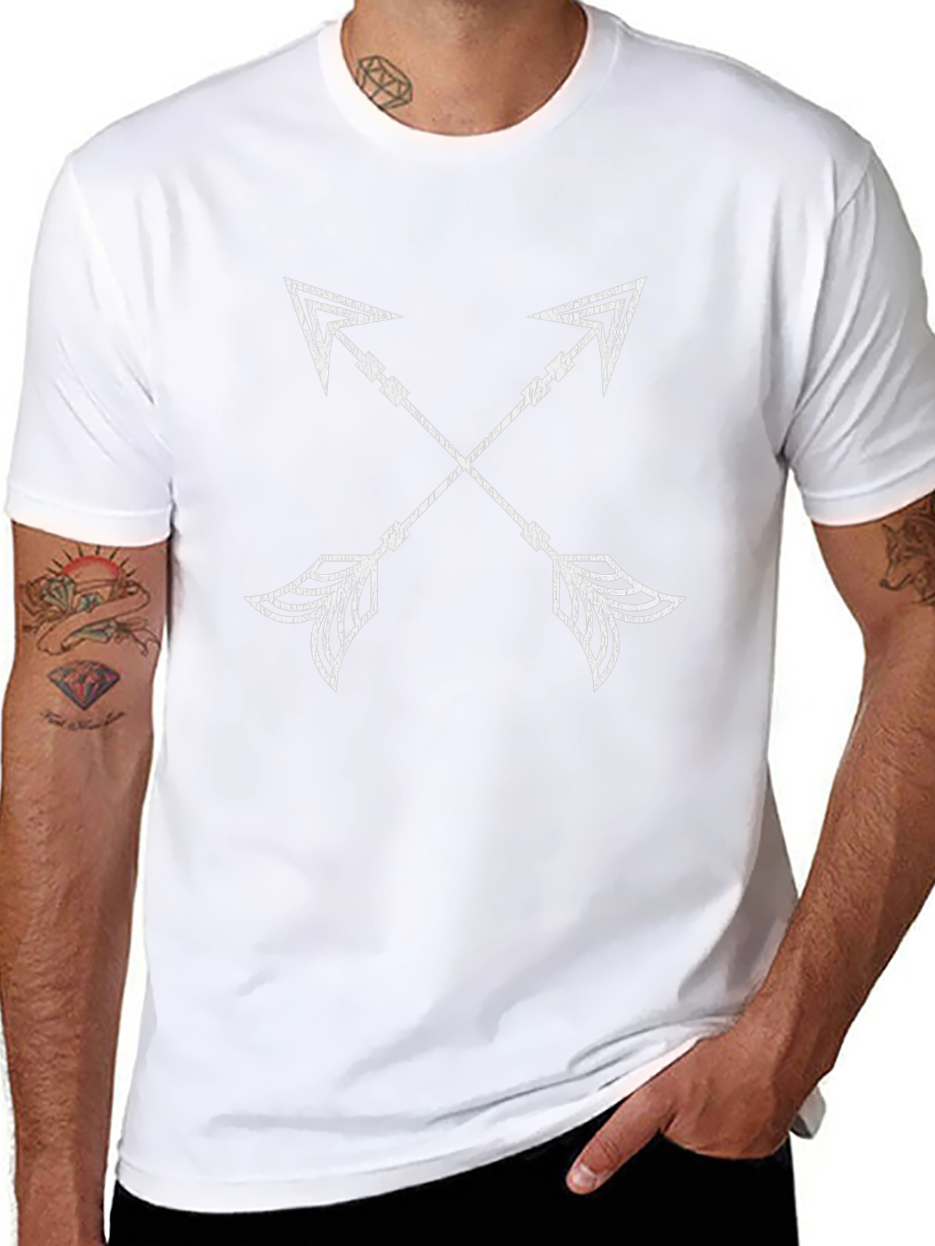 Camiseta Negra con Flechas Cruzadas