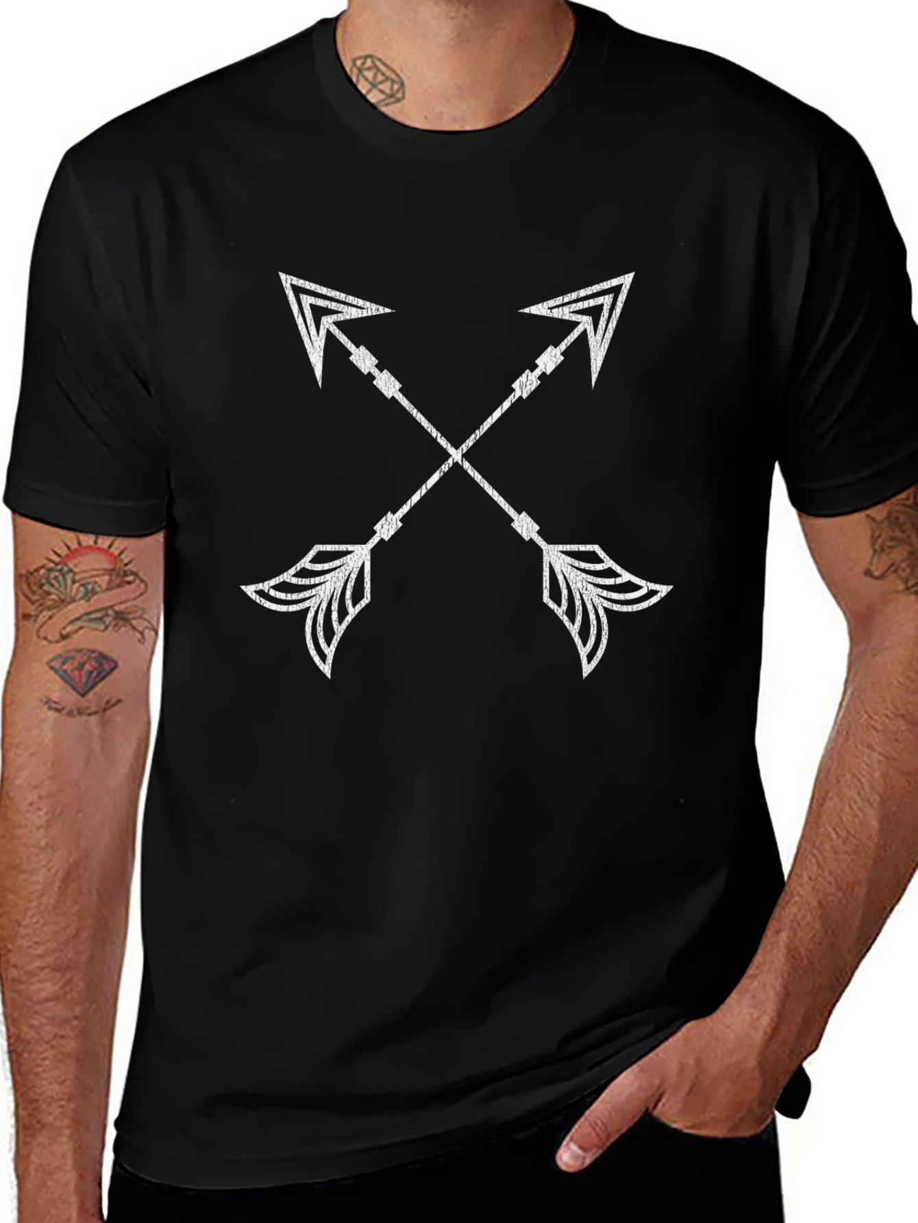 Camiseta Negra con Flechas Cruzadas