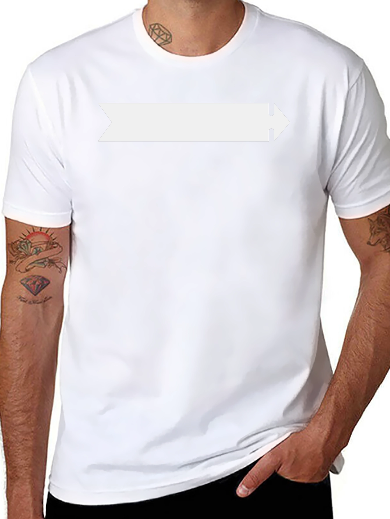Camiseta Negra con Diseño de Flecha Blanca