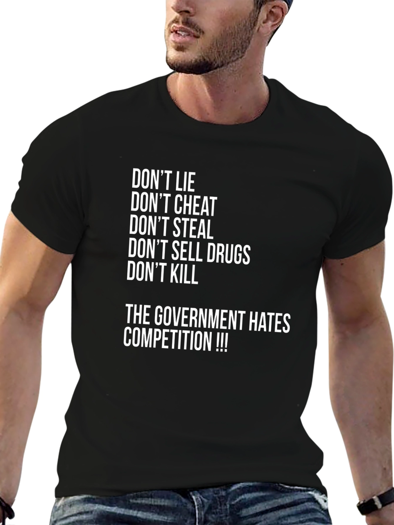 Camiseta Negra con Mensaje Anti-Sistema