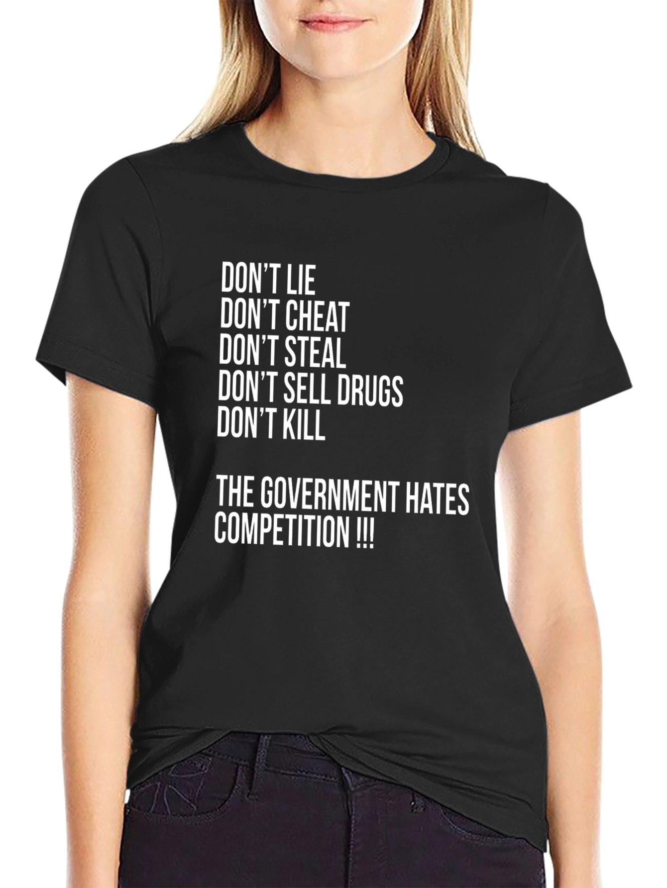 Camiseta Negra con Mensaje Anti-Sistema