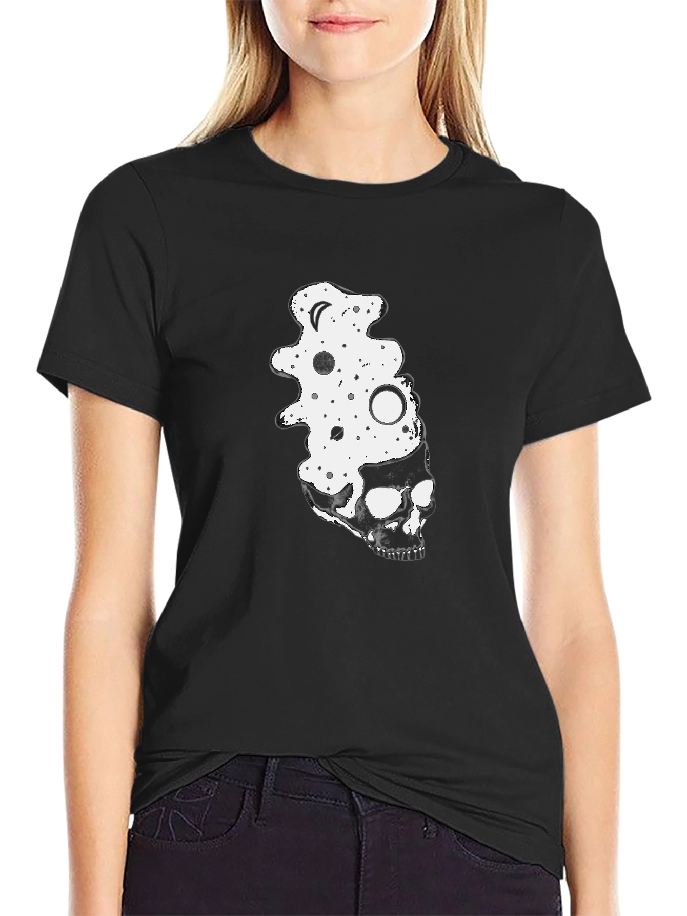 Camiseta Negra con Diseño de Calavera y Fases Lunares