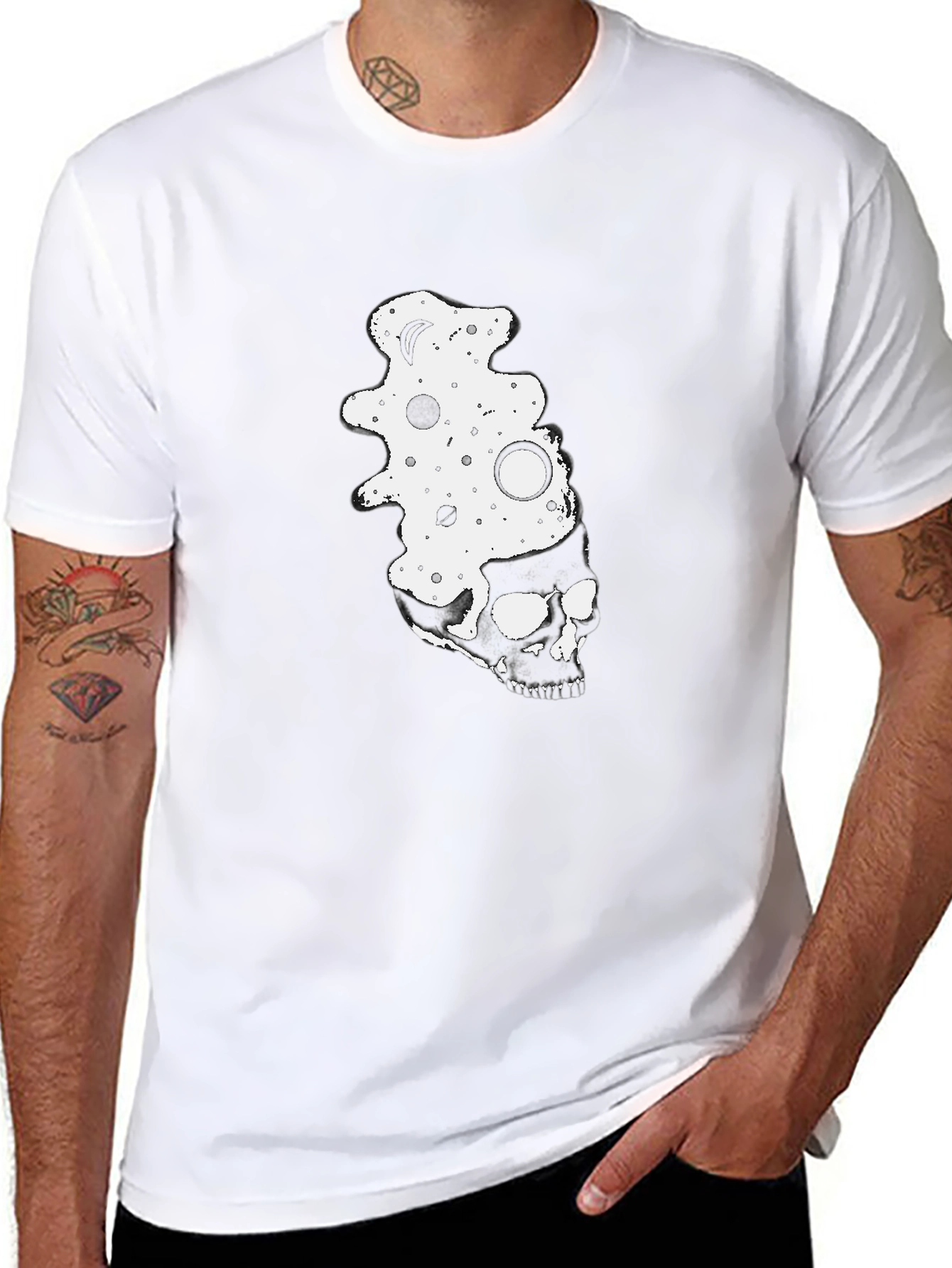 Camiseta Negra con Diseño de Calavera y Fases Lunares