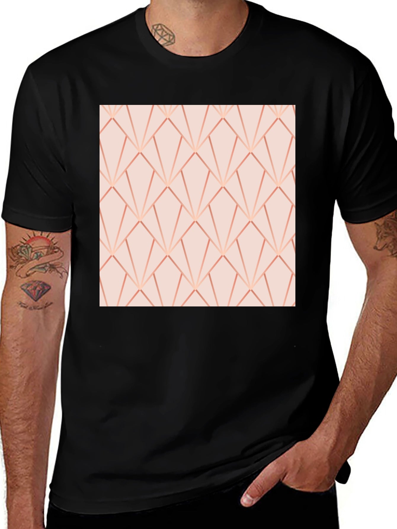 Camiseta Negra con Diseño Geométrico Rosa