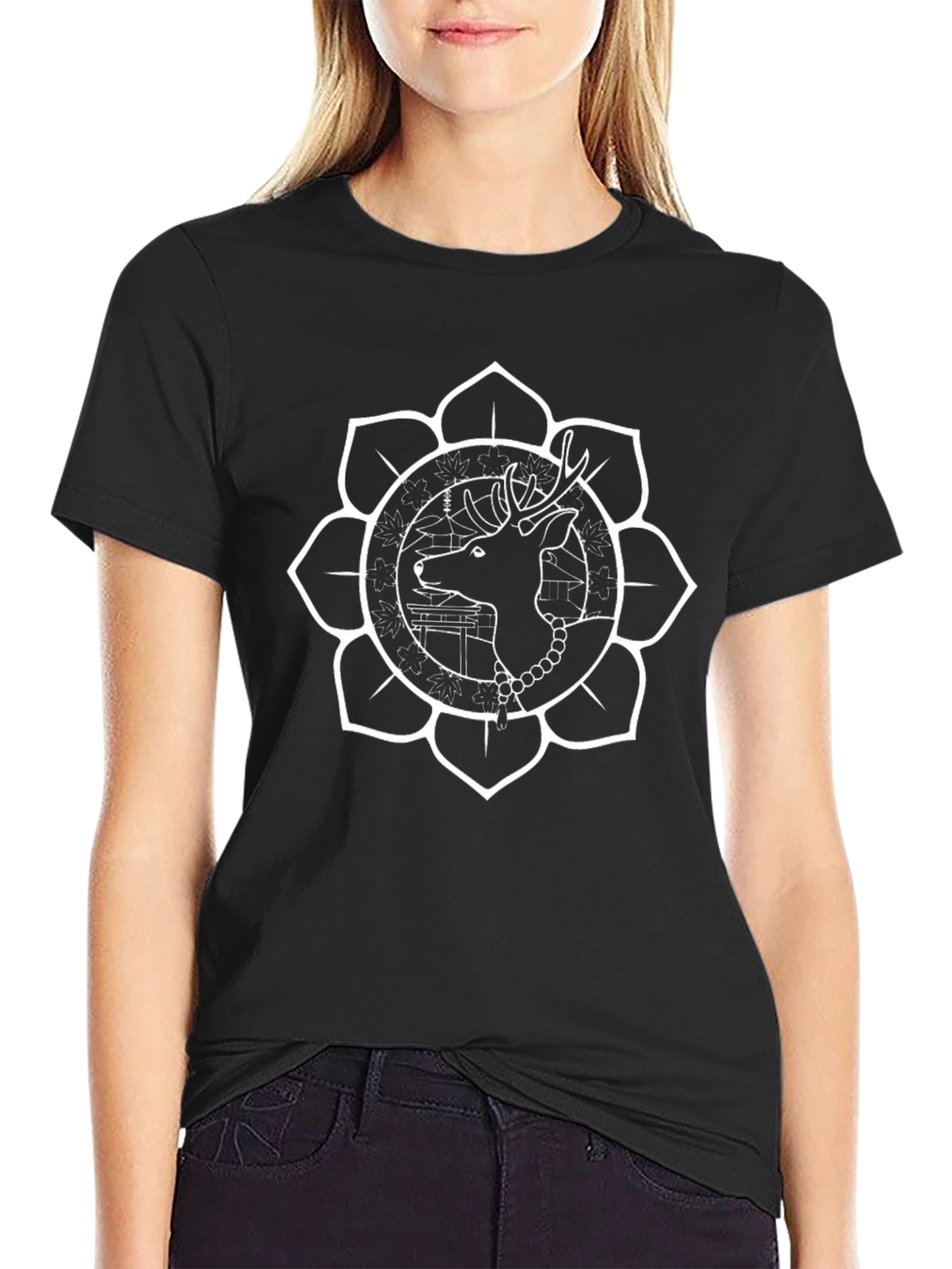 Camiseta Negra con Diseño Floral de Ciervo Estilizado