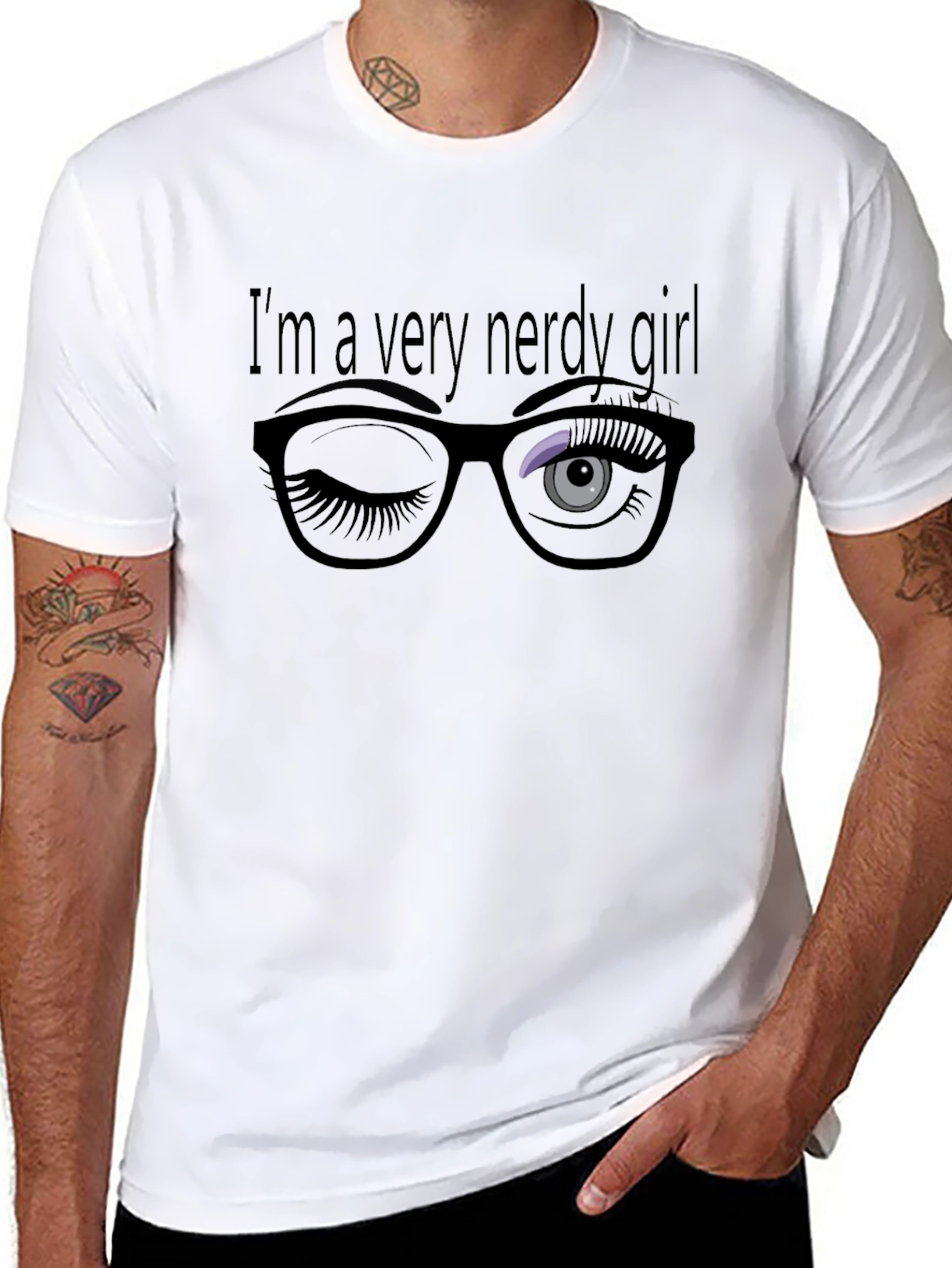 Camiseta Negra: Chica Muy Nerd con Gafas
