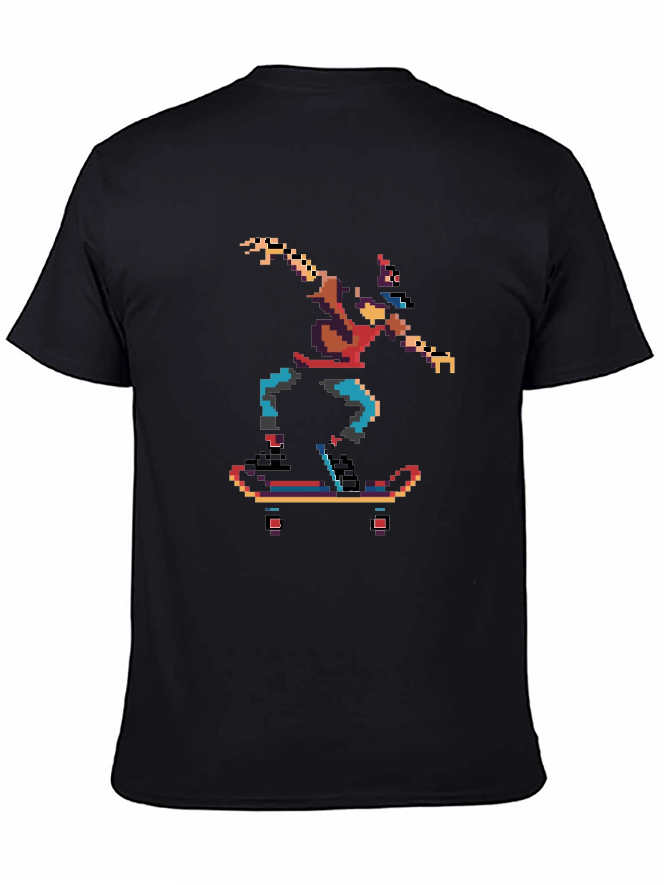 Camiseta Negra con Diseño Pixelado de Skateboarder