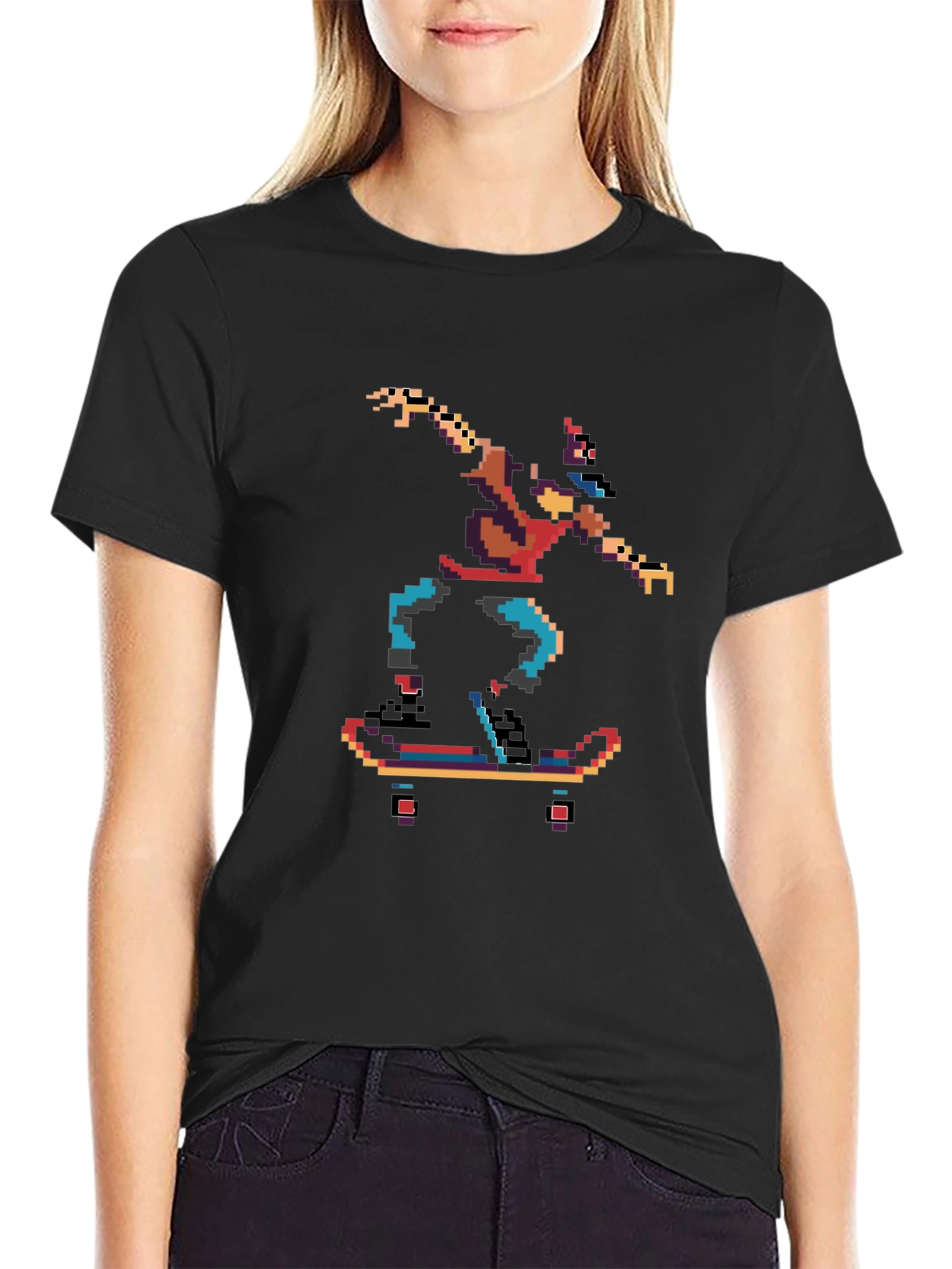 Camiseta Negra con Diseño Pixelado de Skateboarder