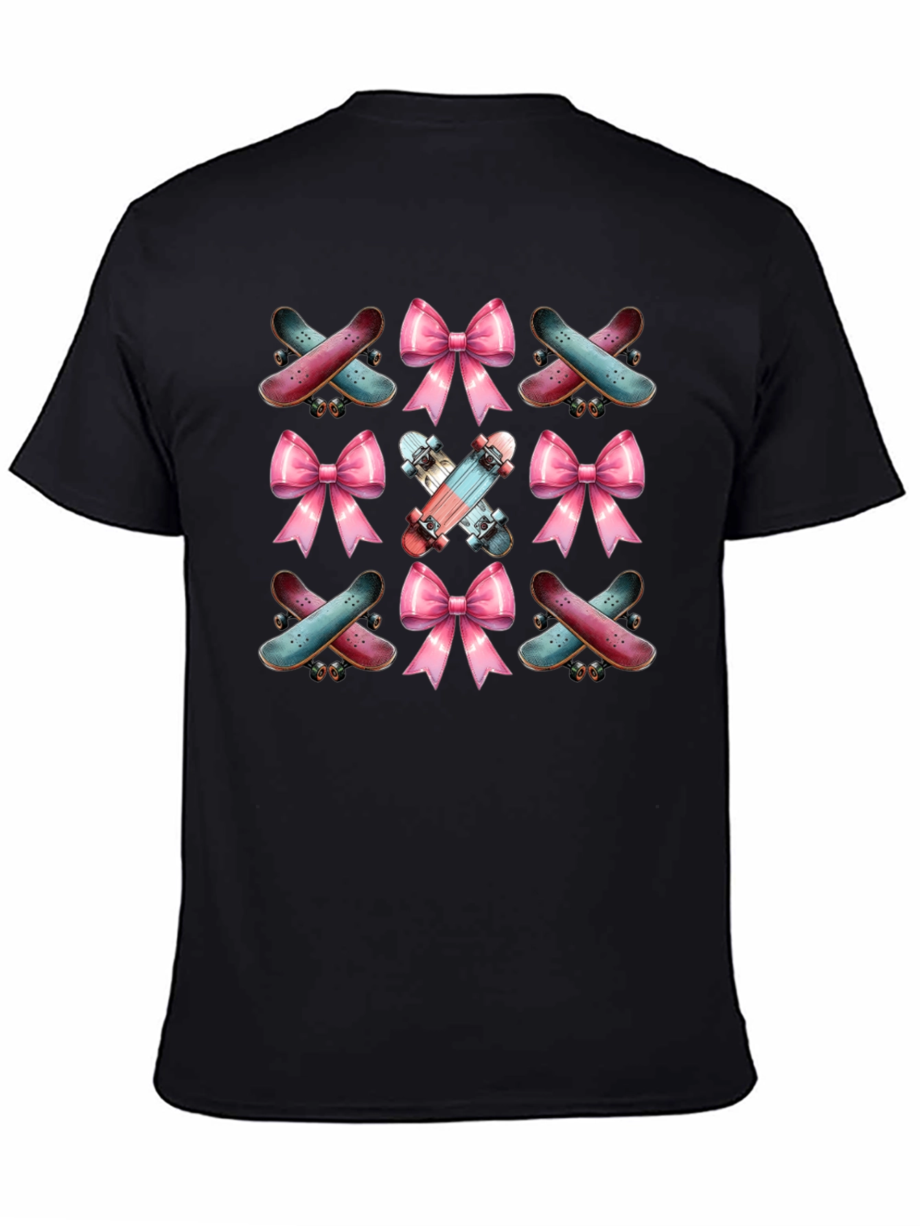 Camiseta Negra con Diseño de Patinetas y Lazos