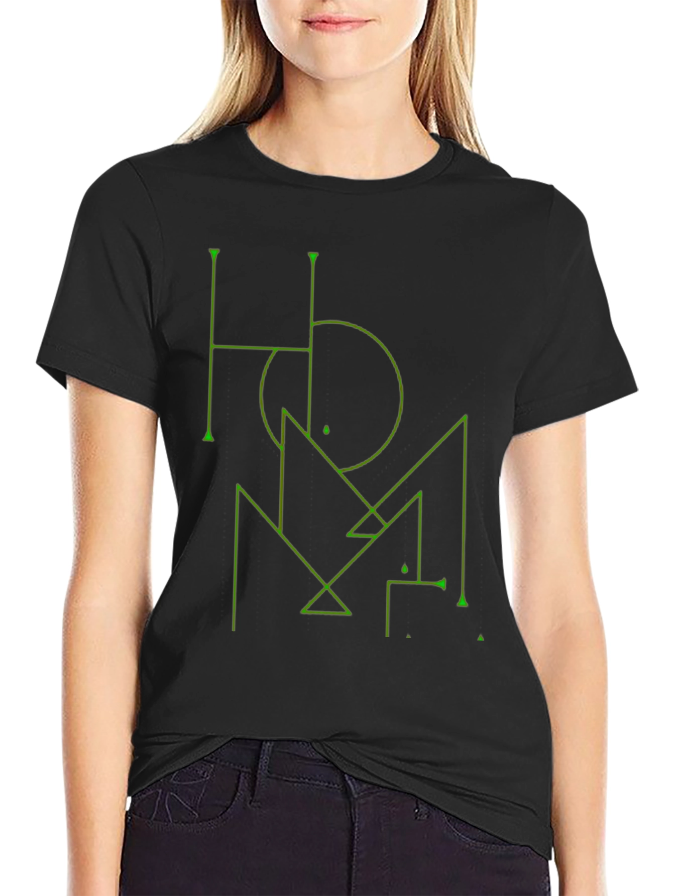 Camiseta Negra Diseño Geométrico Verde Estilo Abstracto