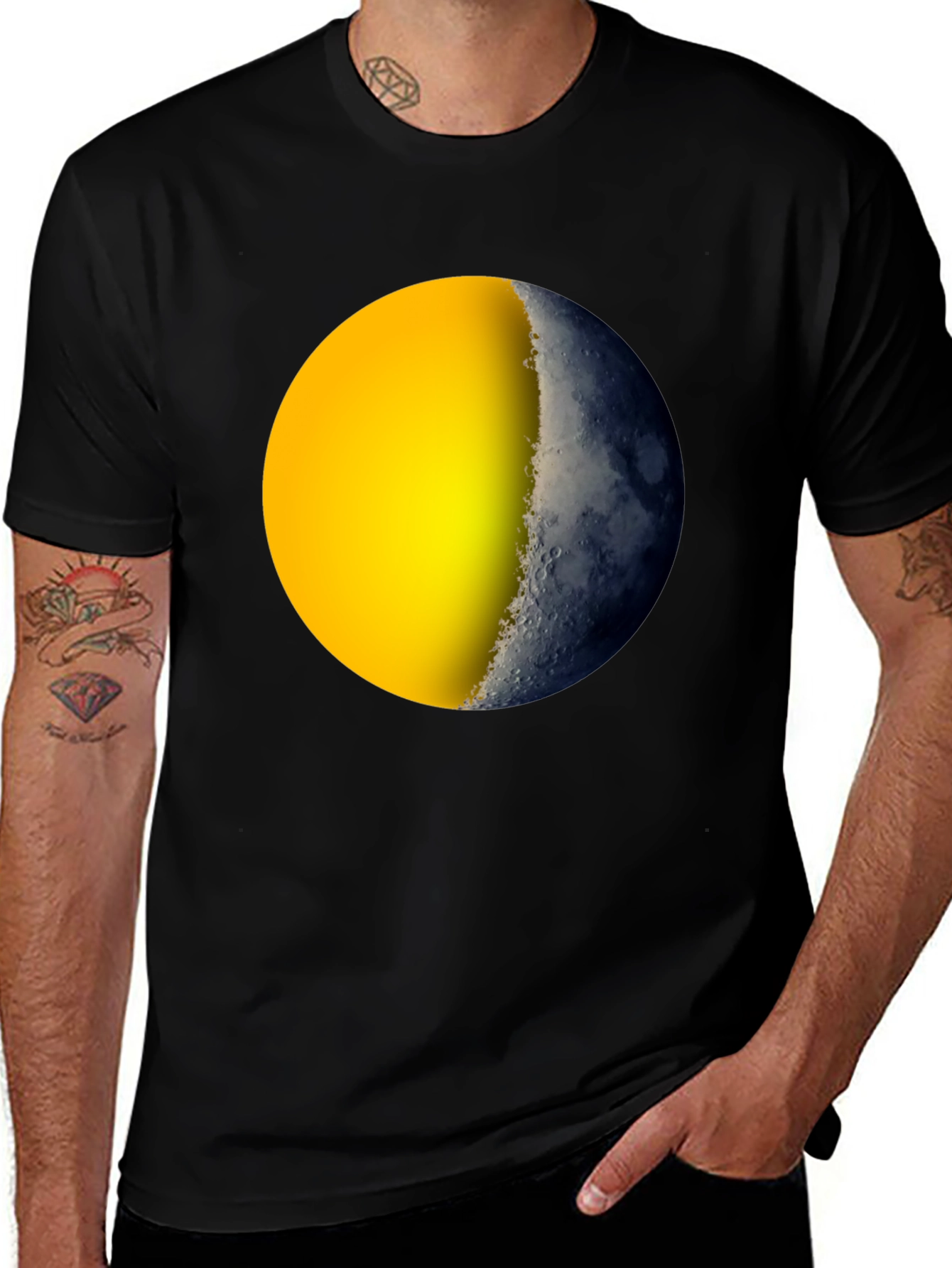 Camiseta Negra con Diseño de Sol y Luna