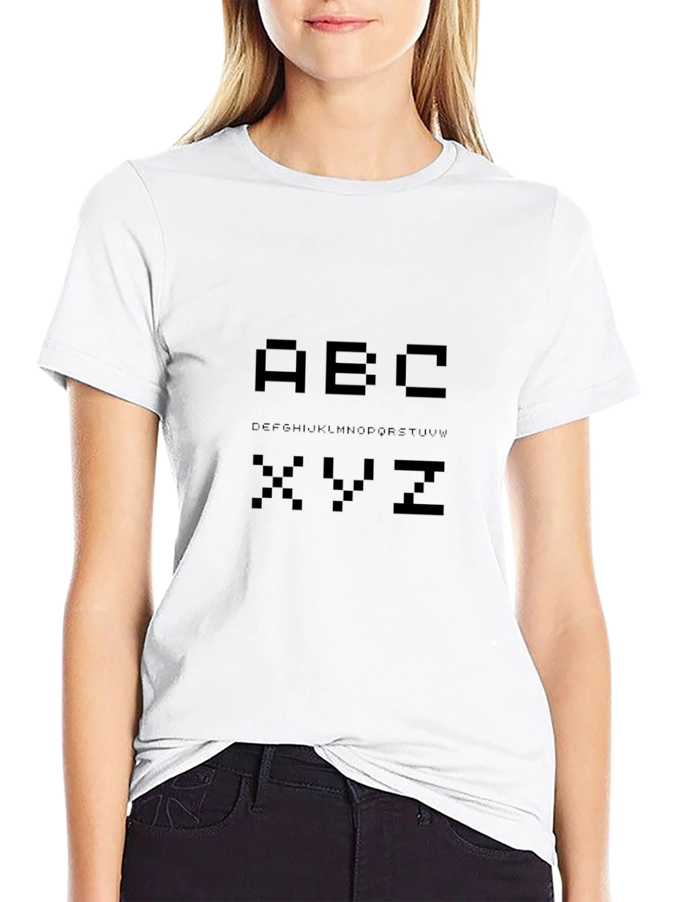 Camiseta Negra Pixelada con Alfabeto